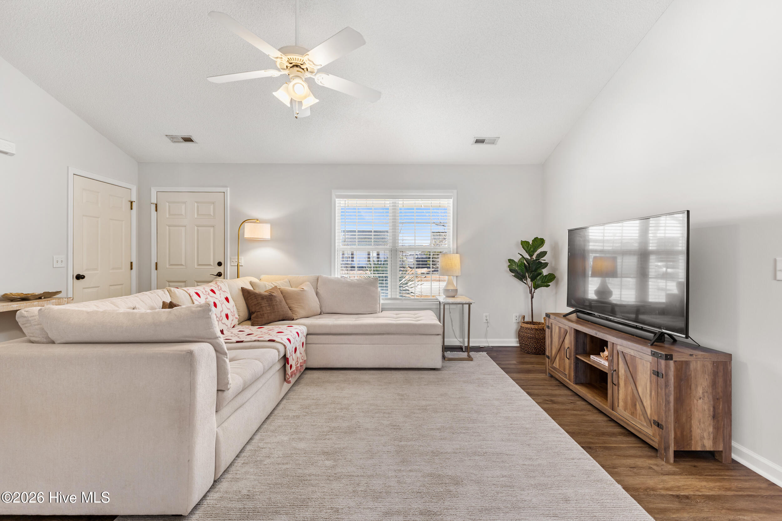 100554431 | Photo 12