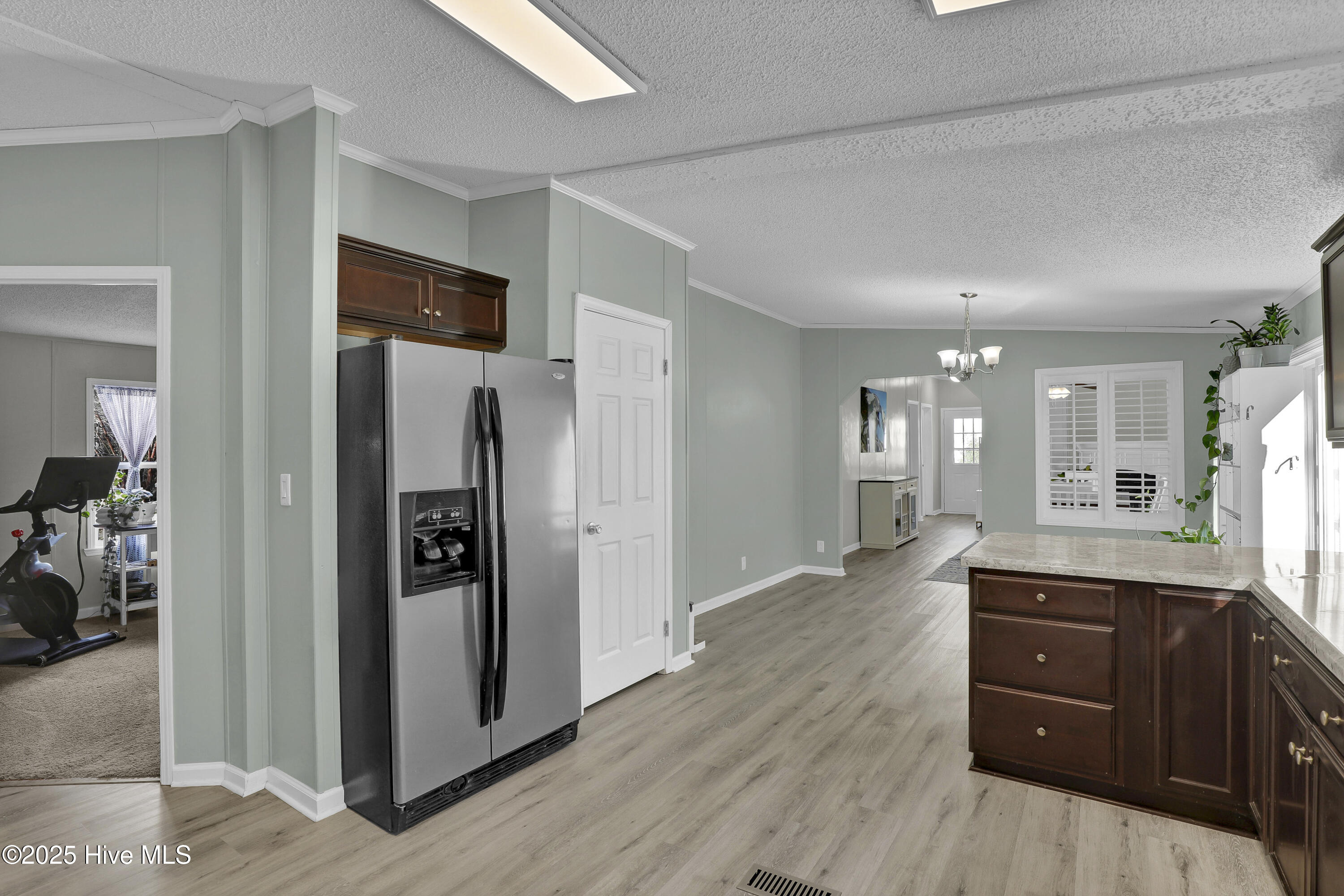 100550693 | Photo 11