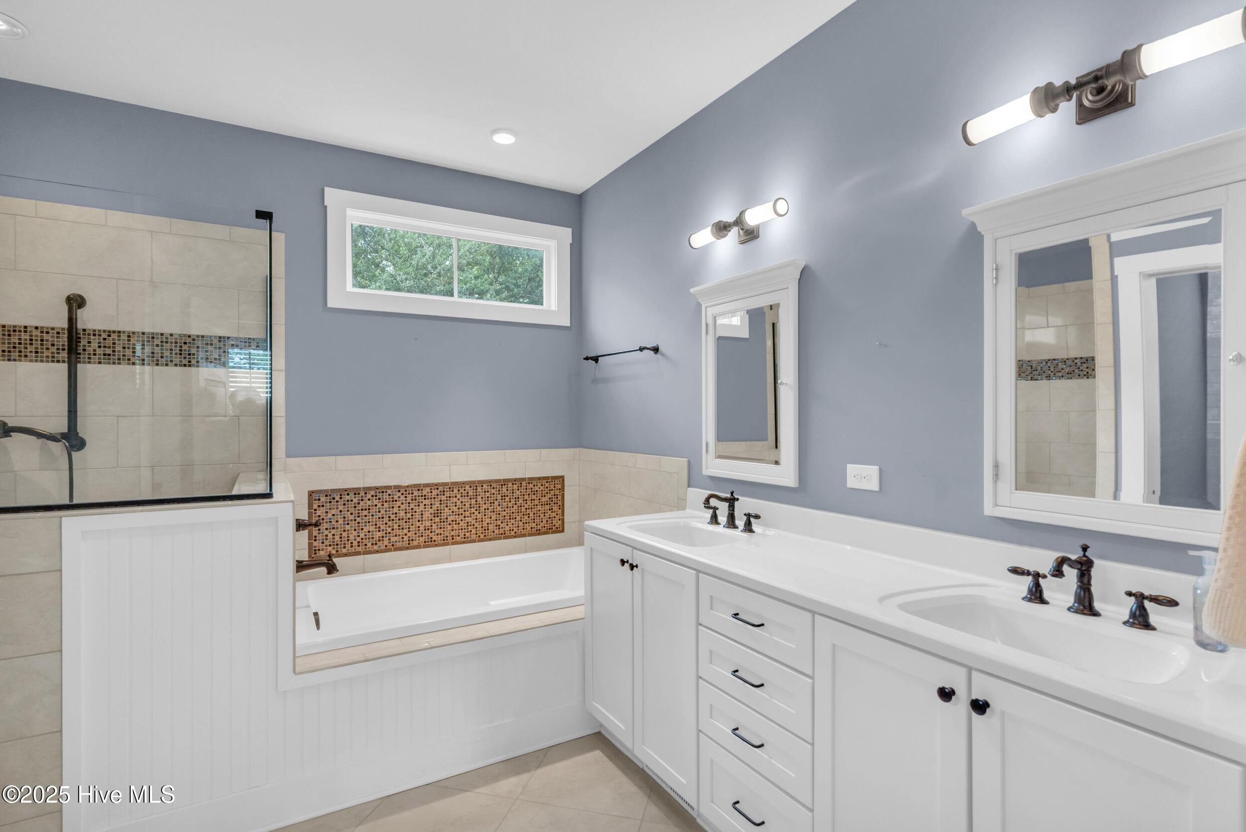 100516979 | Photo 23