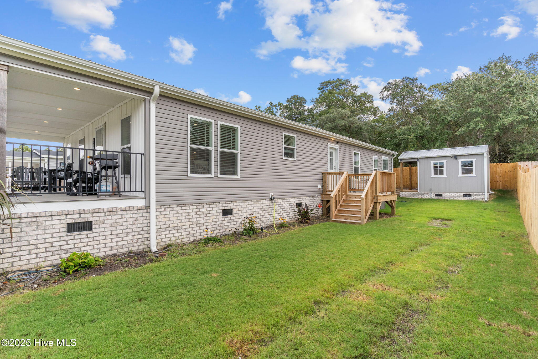 100530001 | Photo 35