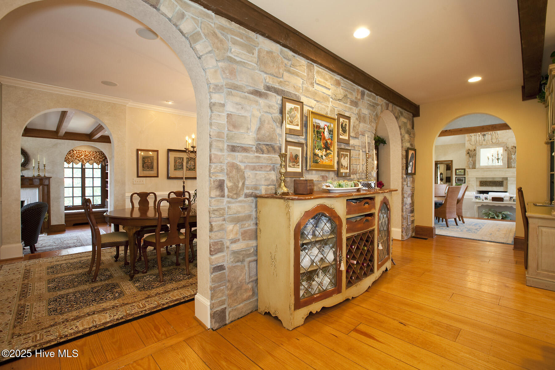 100560338 | Photo 34