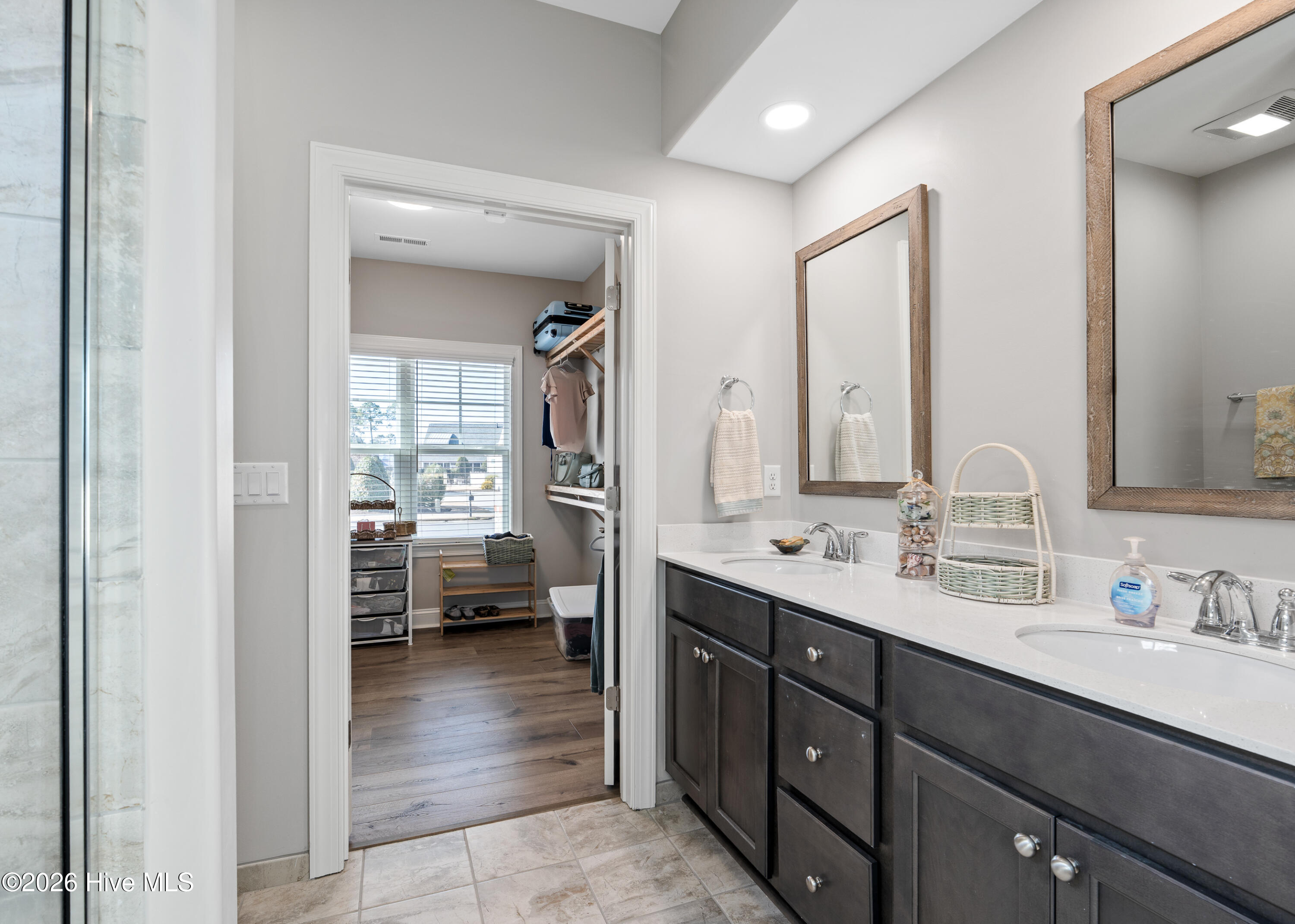 100547425 | Photo 34