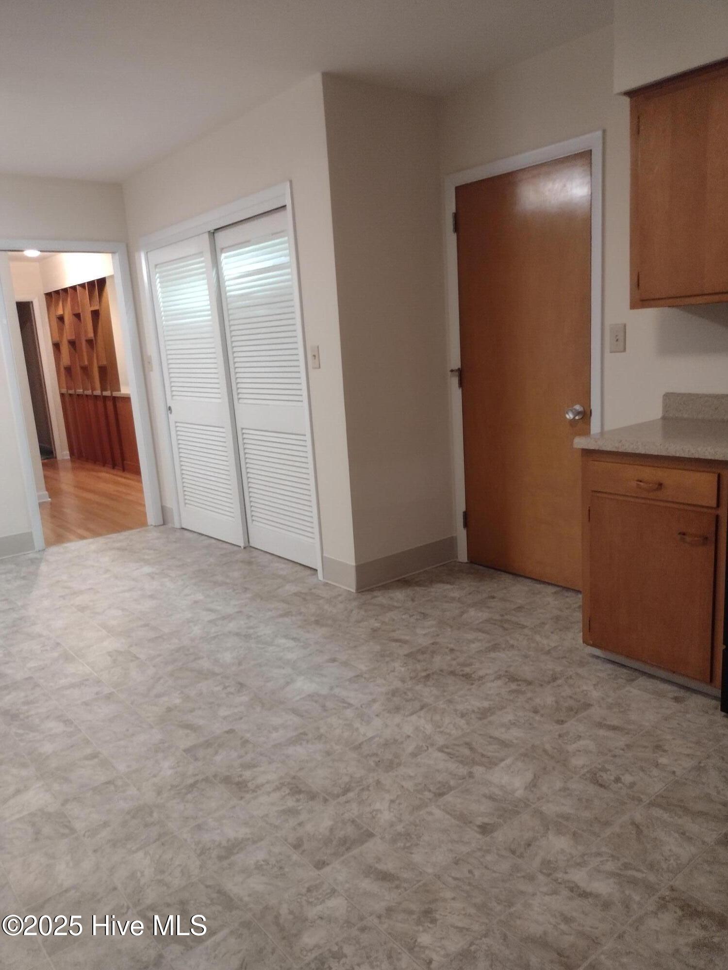 100536317 | Photo 16