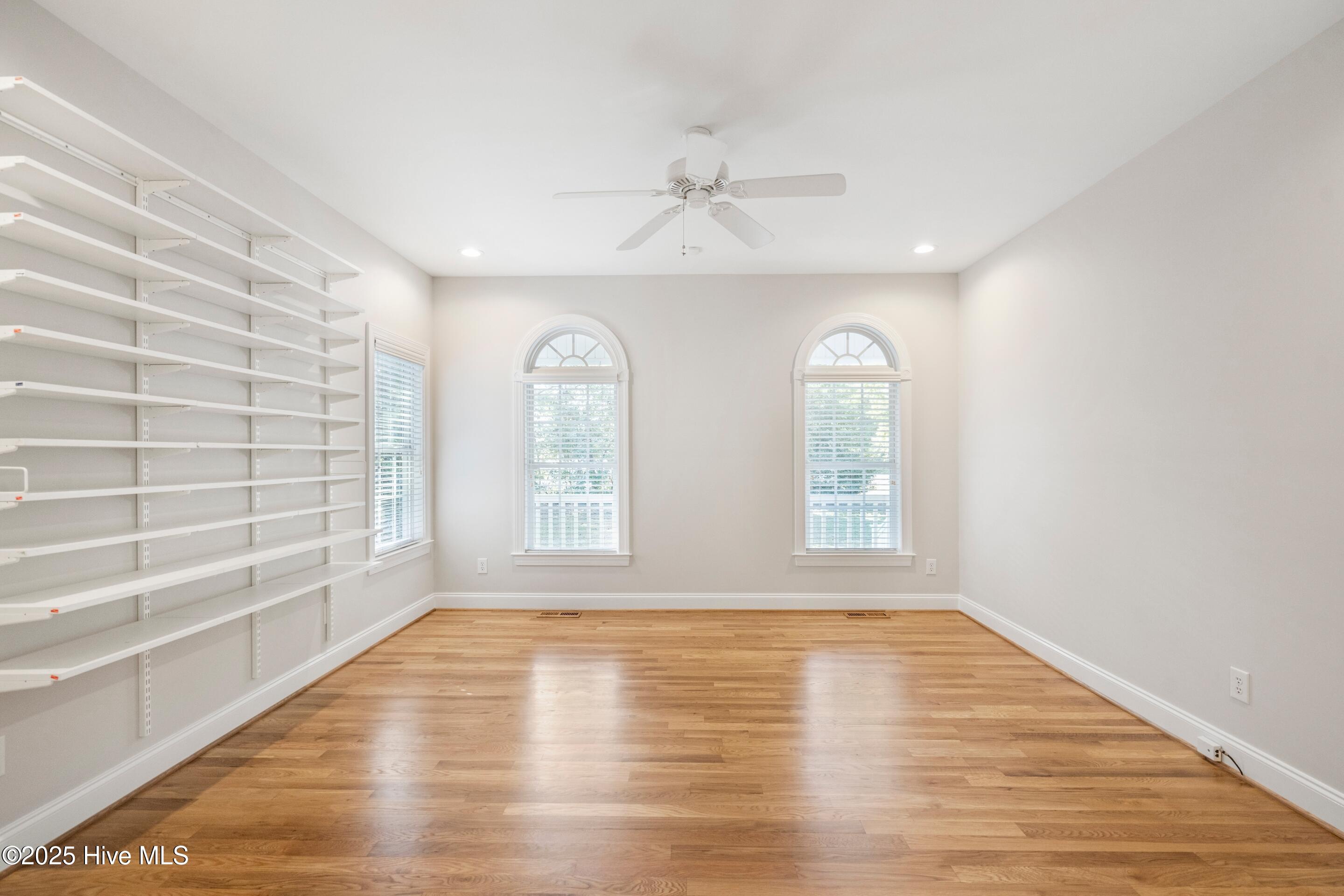 100537413 | Photo 16