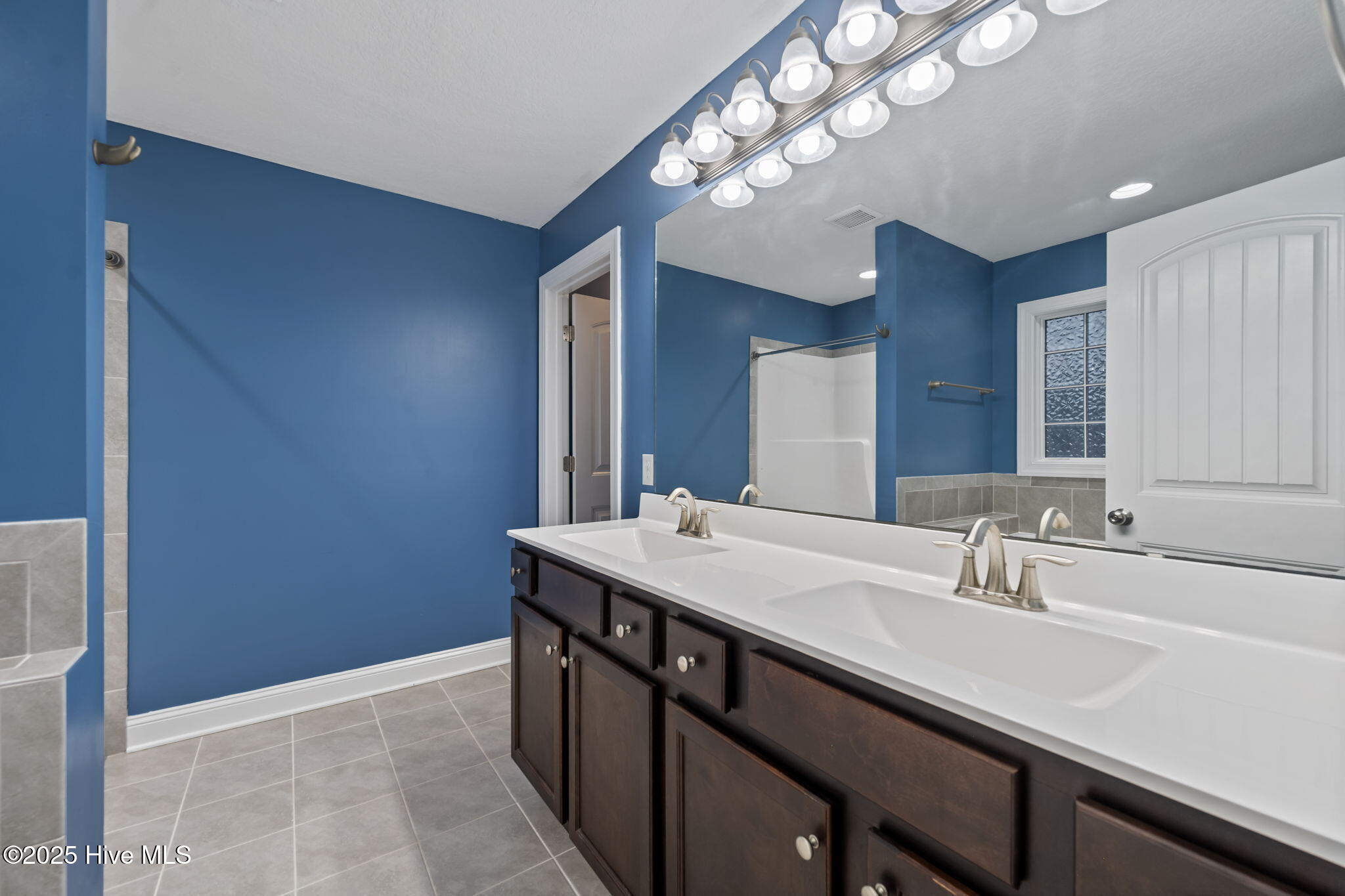 100546681 | Photo 32