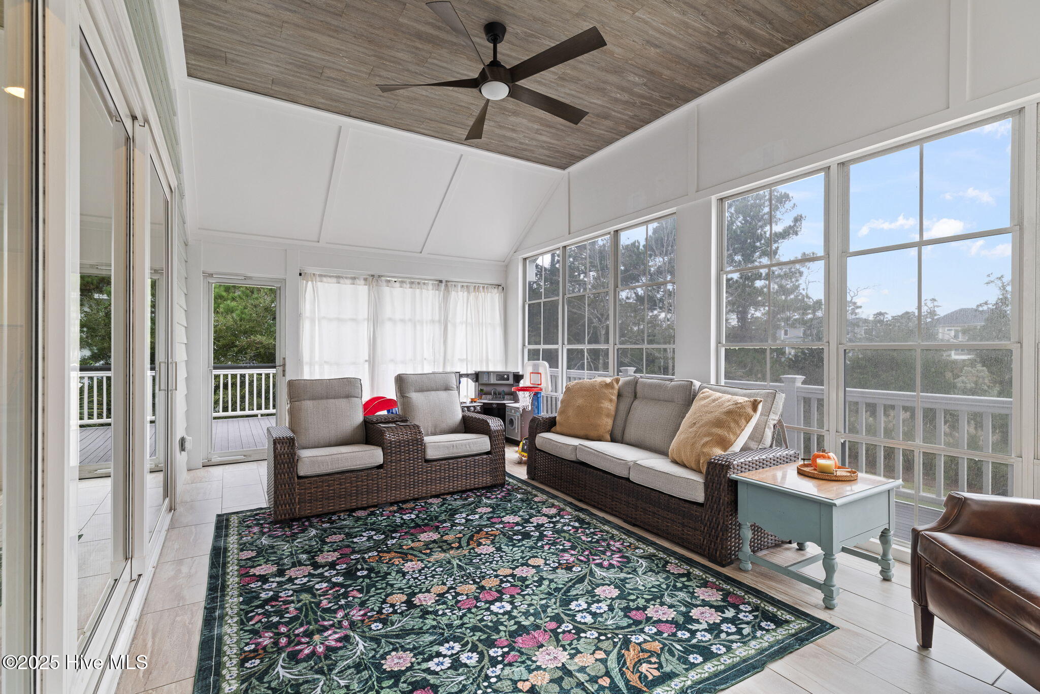 100548245 | Photo 50