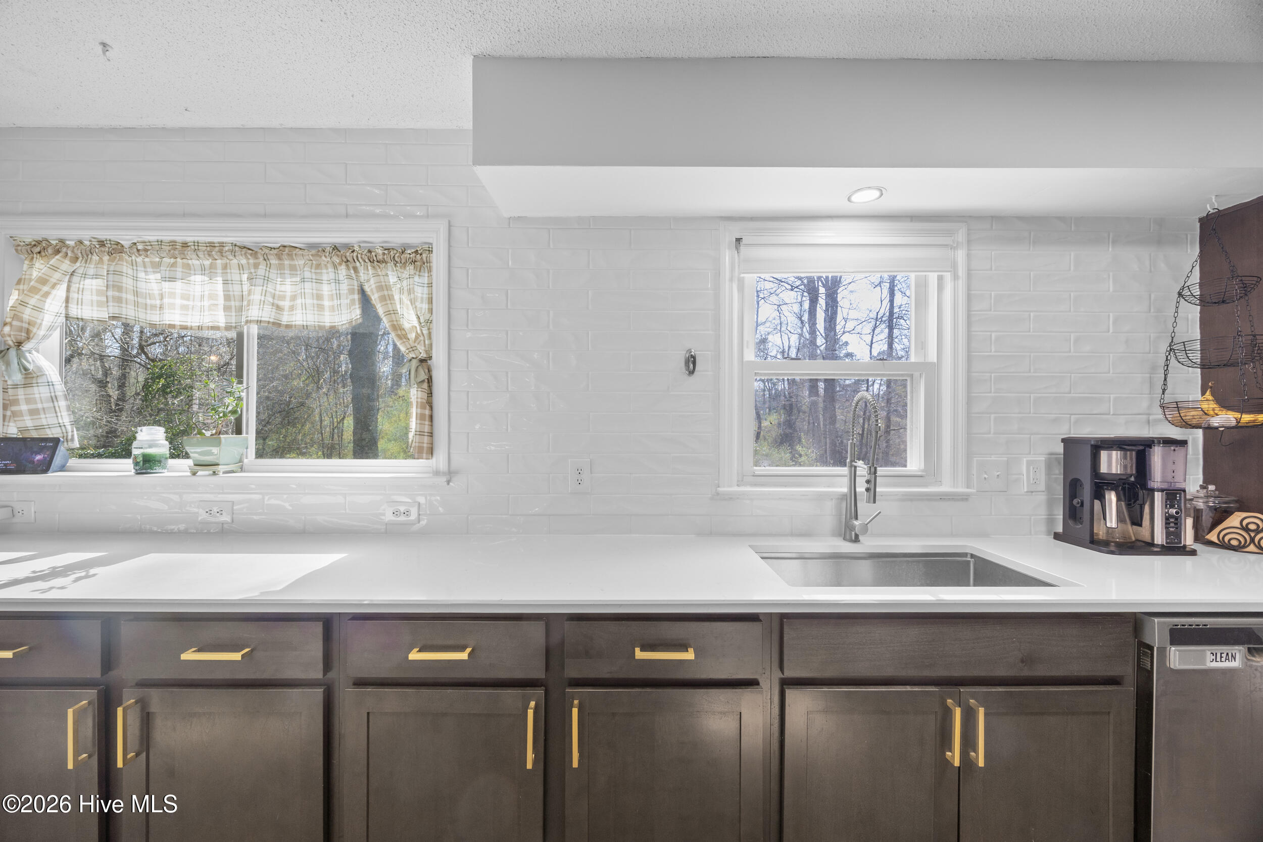 100560649 | Photo 16