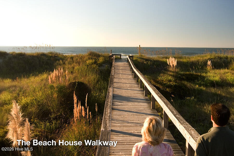 100570366 | Photo 12