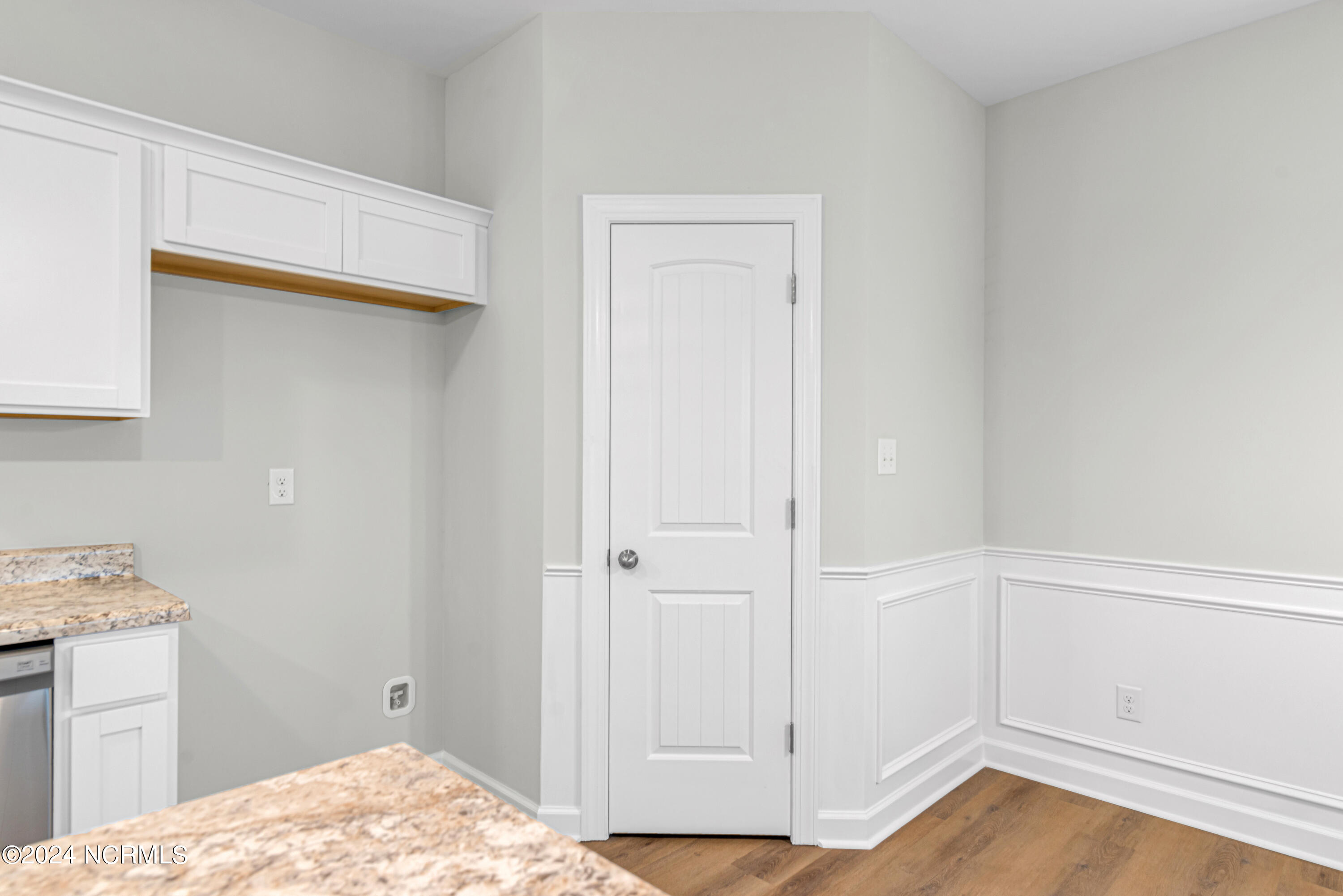 100562805 | Photo 14