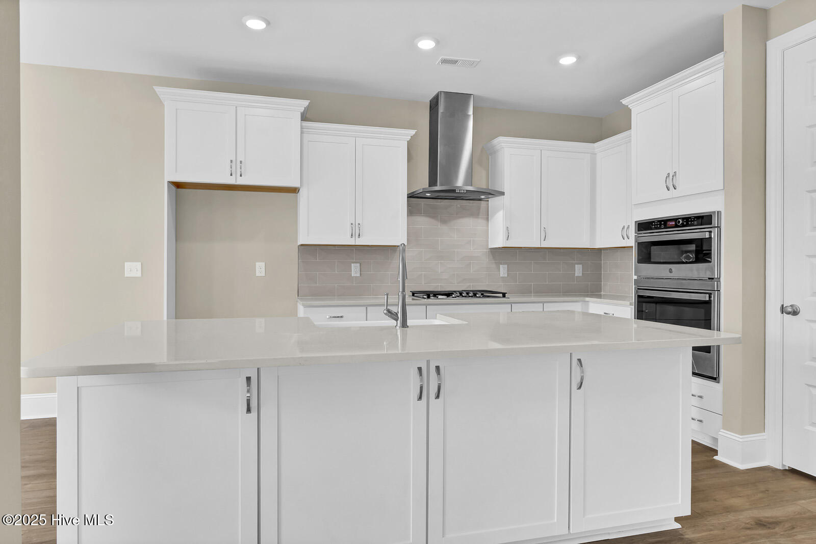 100527177 | Photo 12