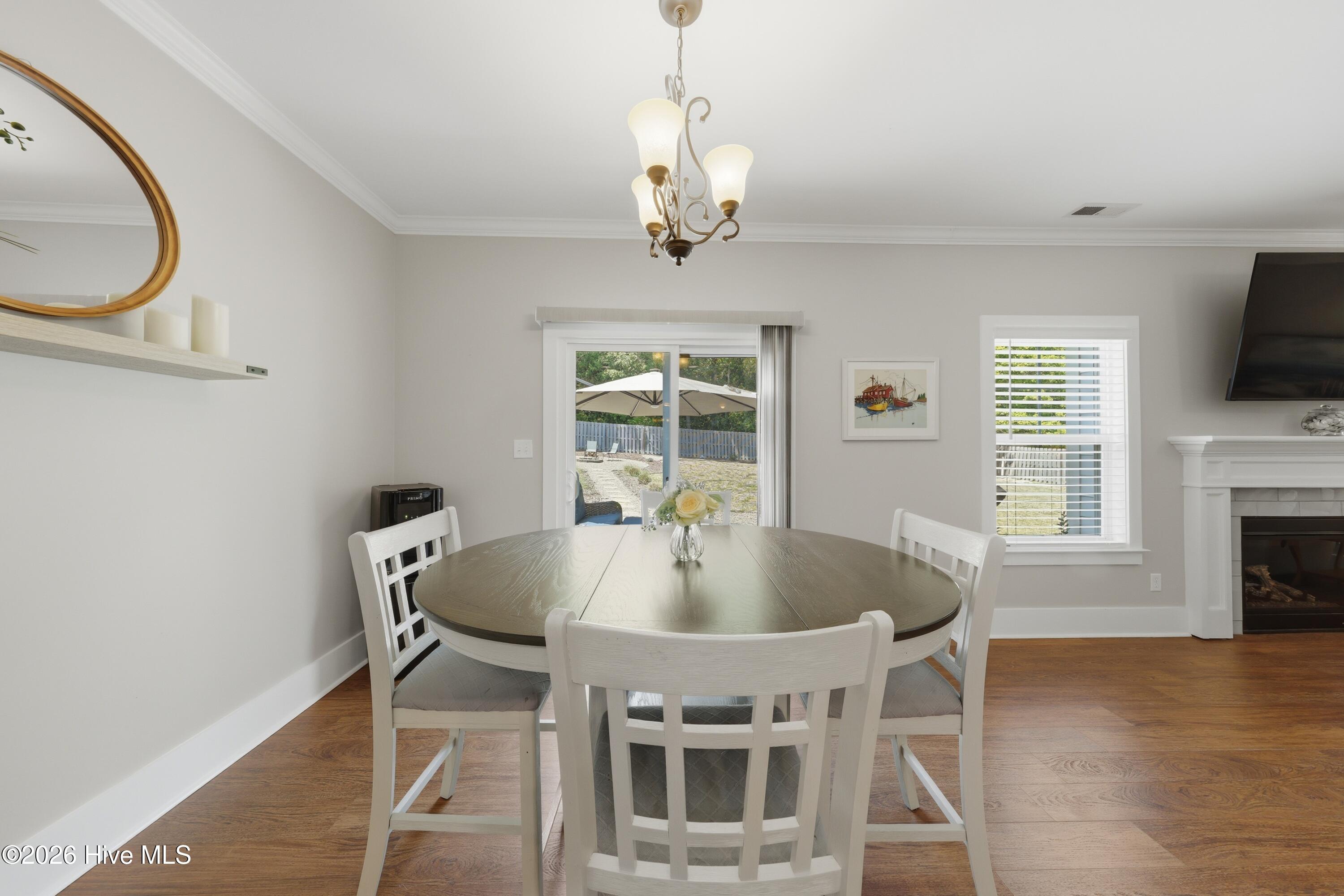 100569472 | Photo 24