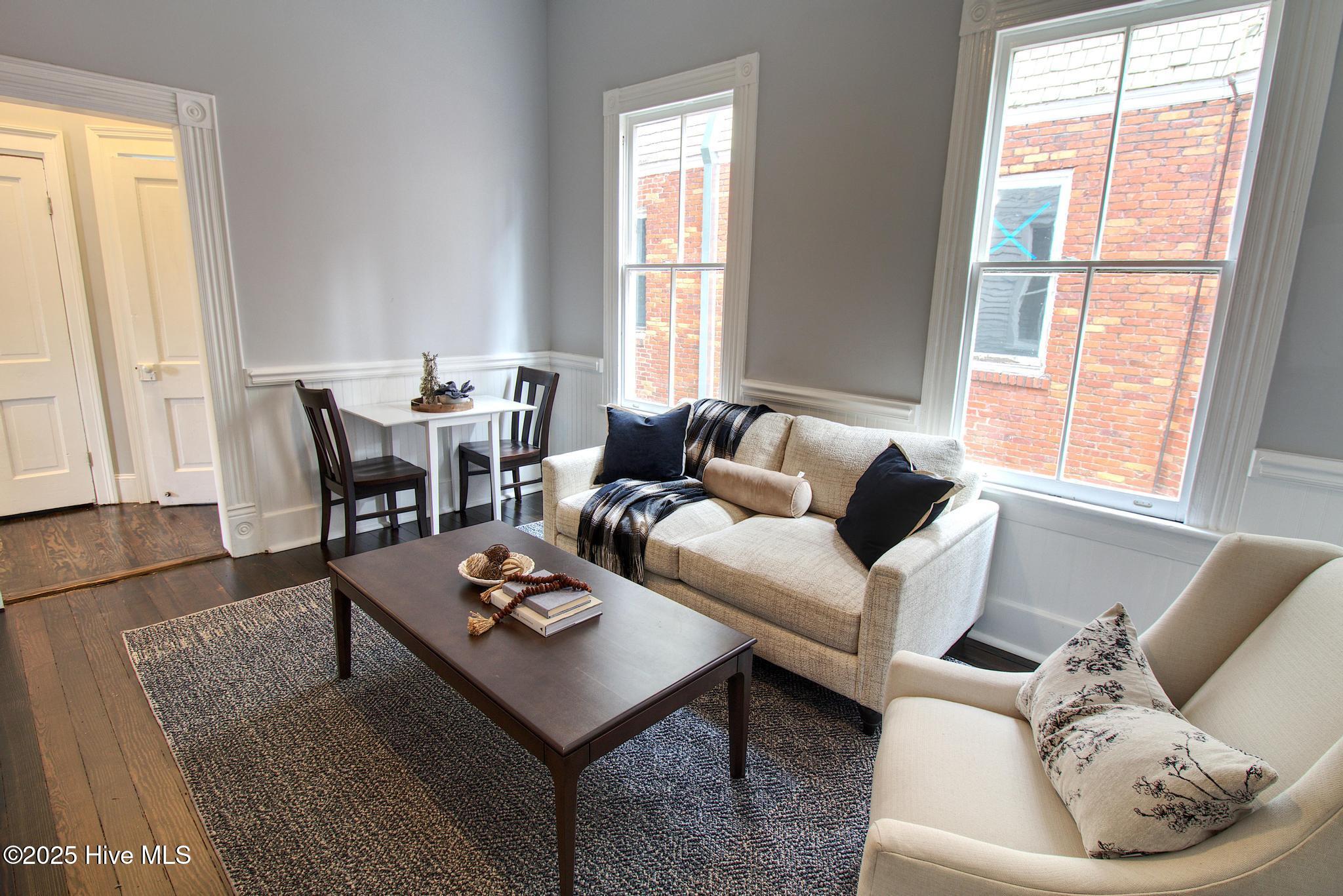 100529895 | Photo 12