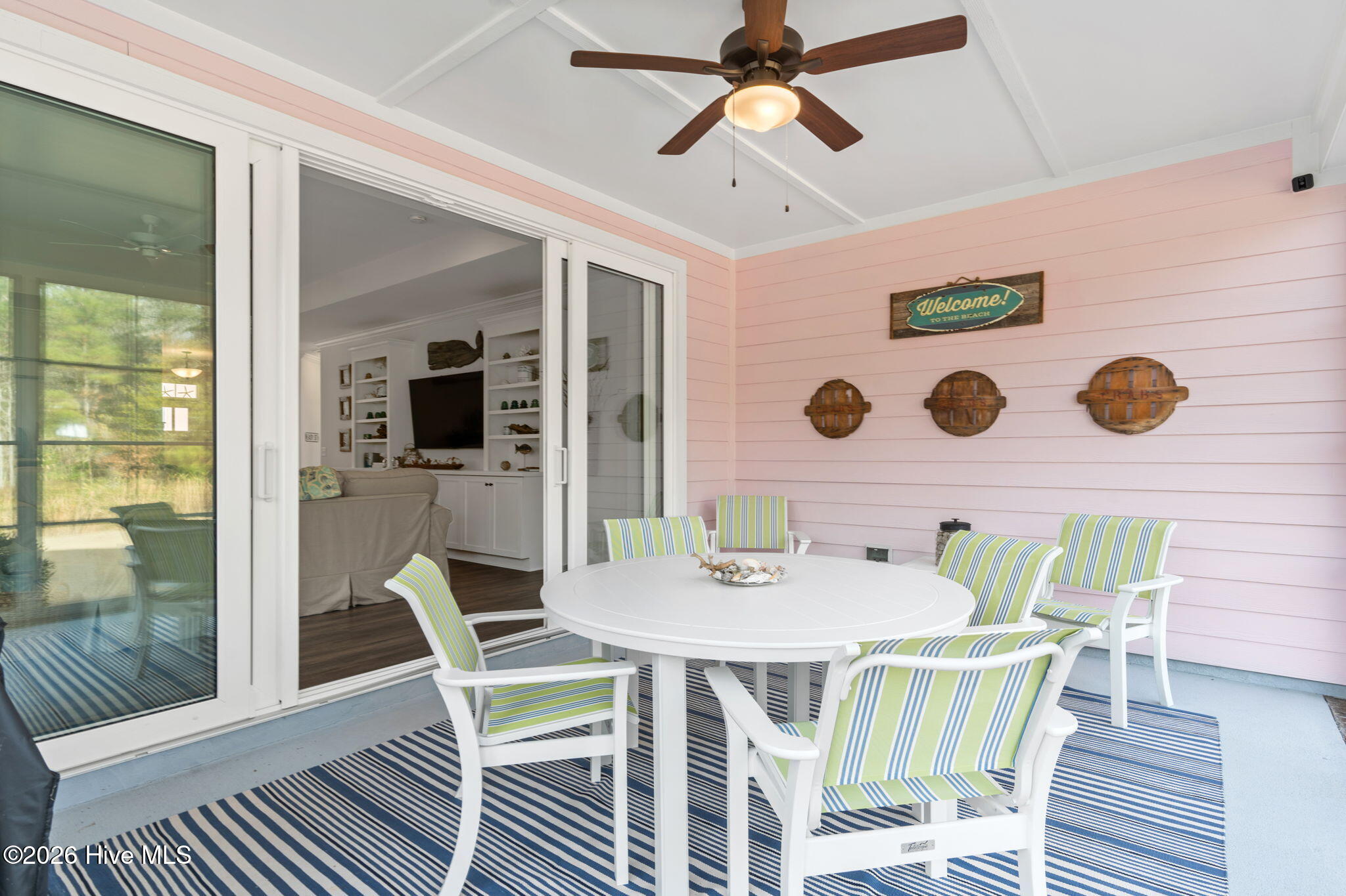 100549326 | Photo 18