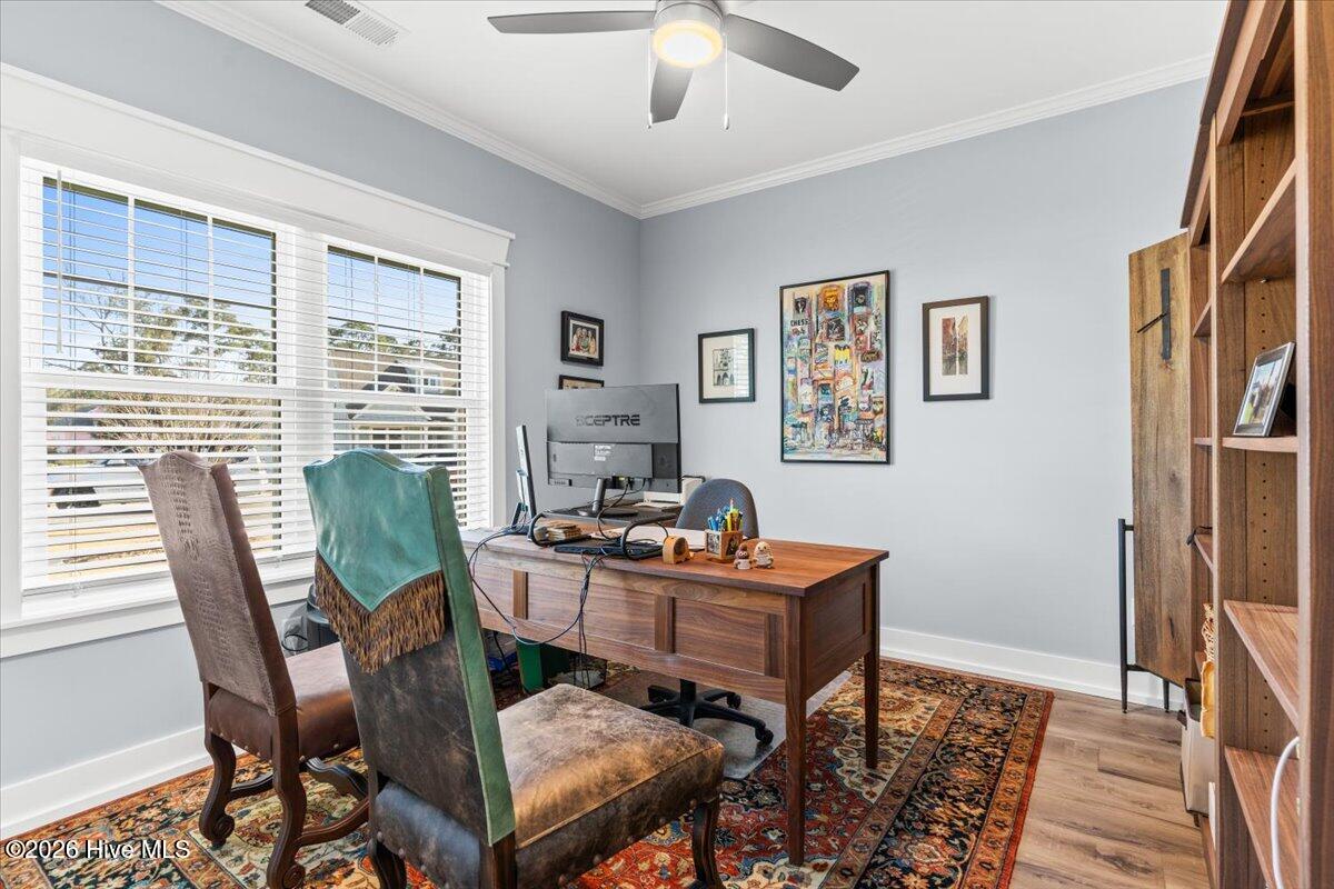 100547880 | Photo 33