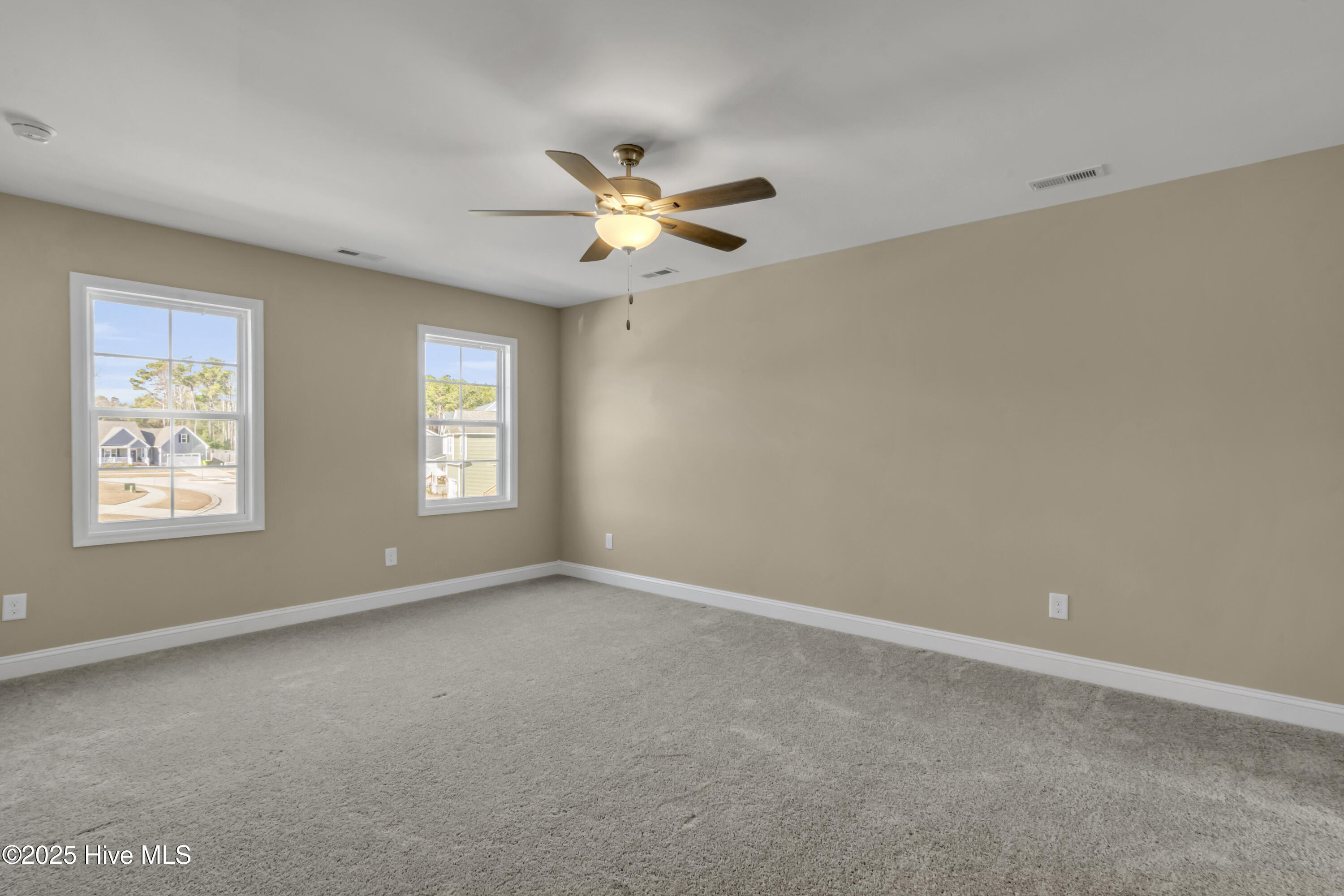 100566089 | Photo 24