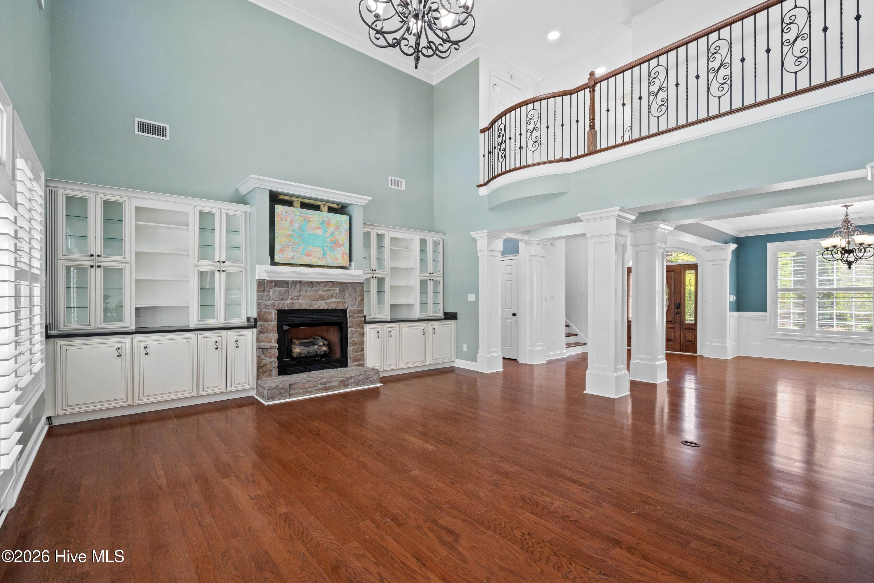 100565289 | Photo 15