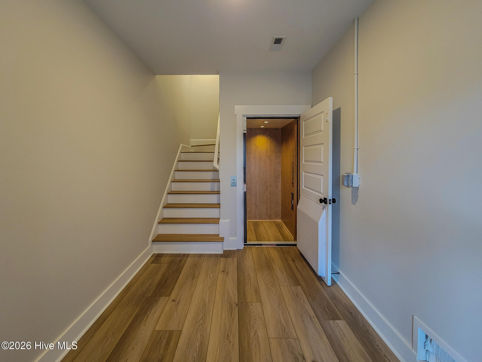 100553642 | Photo 10