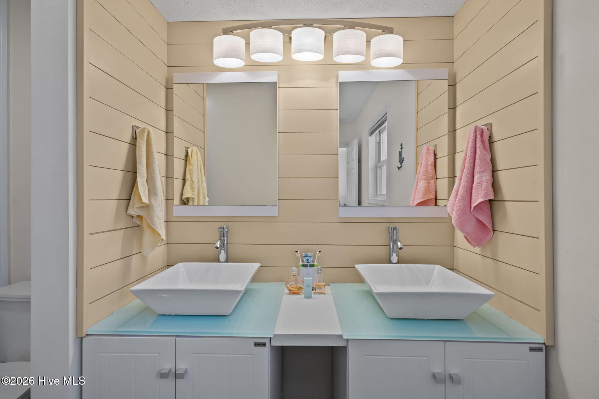 100561214 | Photo 26