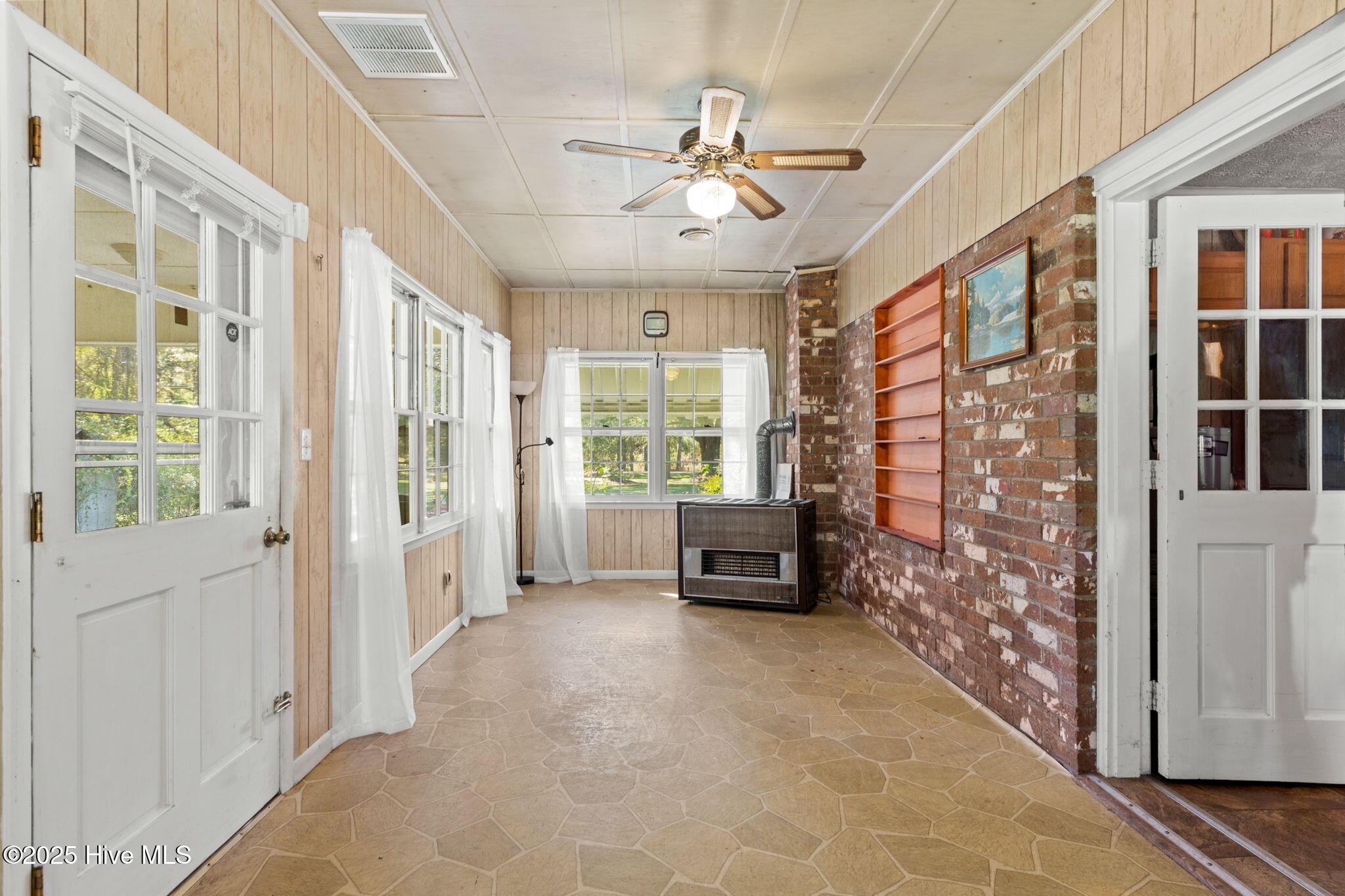 100537275 | Photo 21