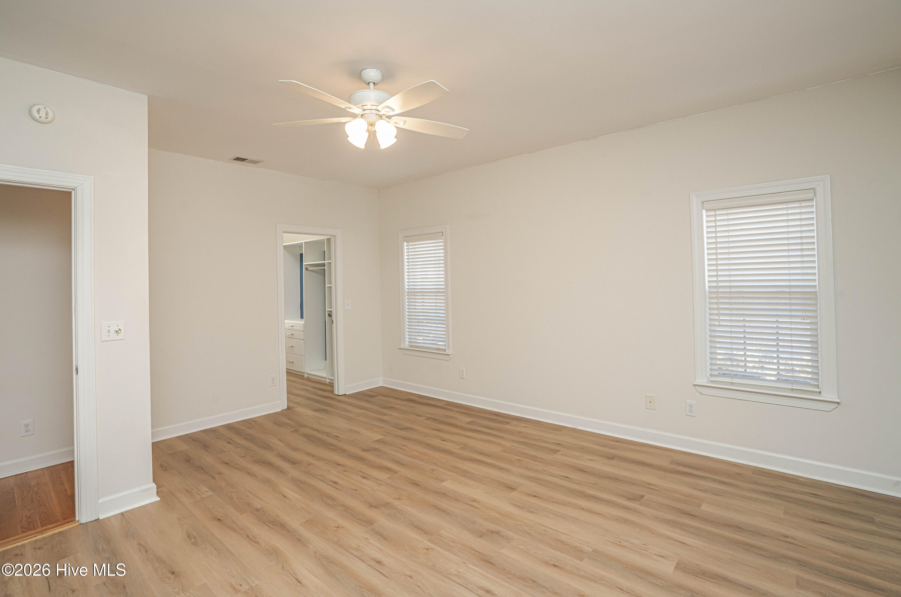 100553430 | Photo 38