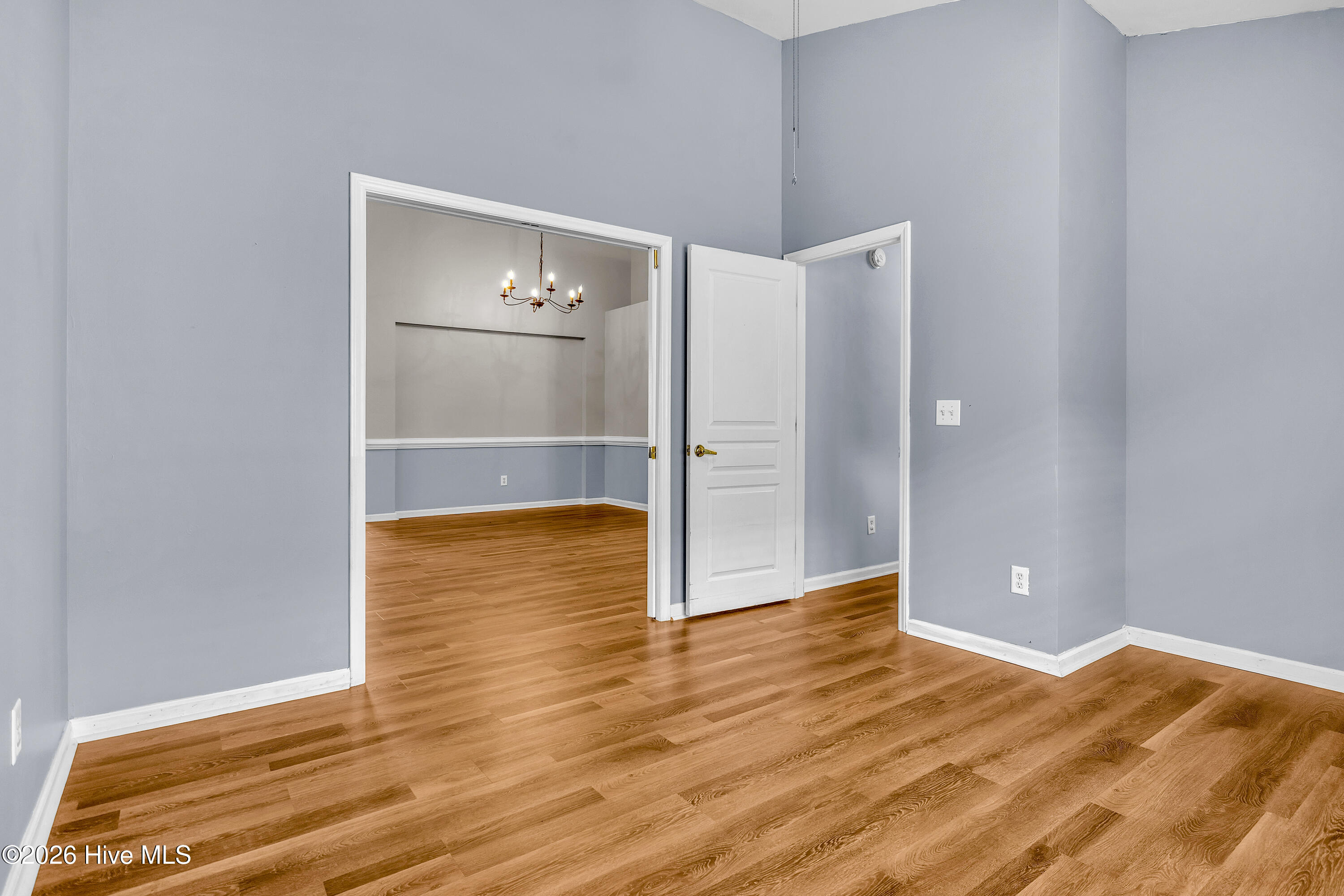 100560677 | Photo 28