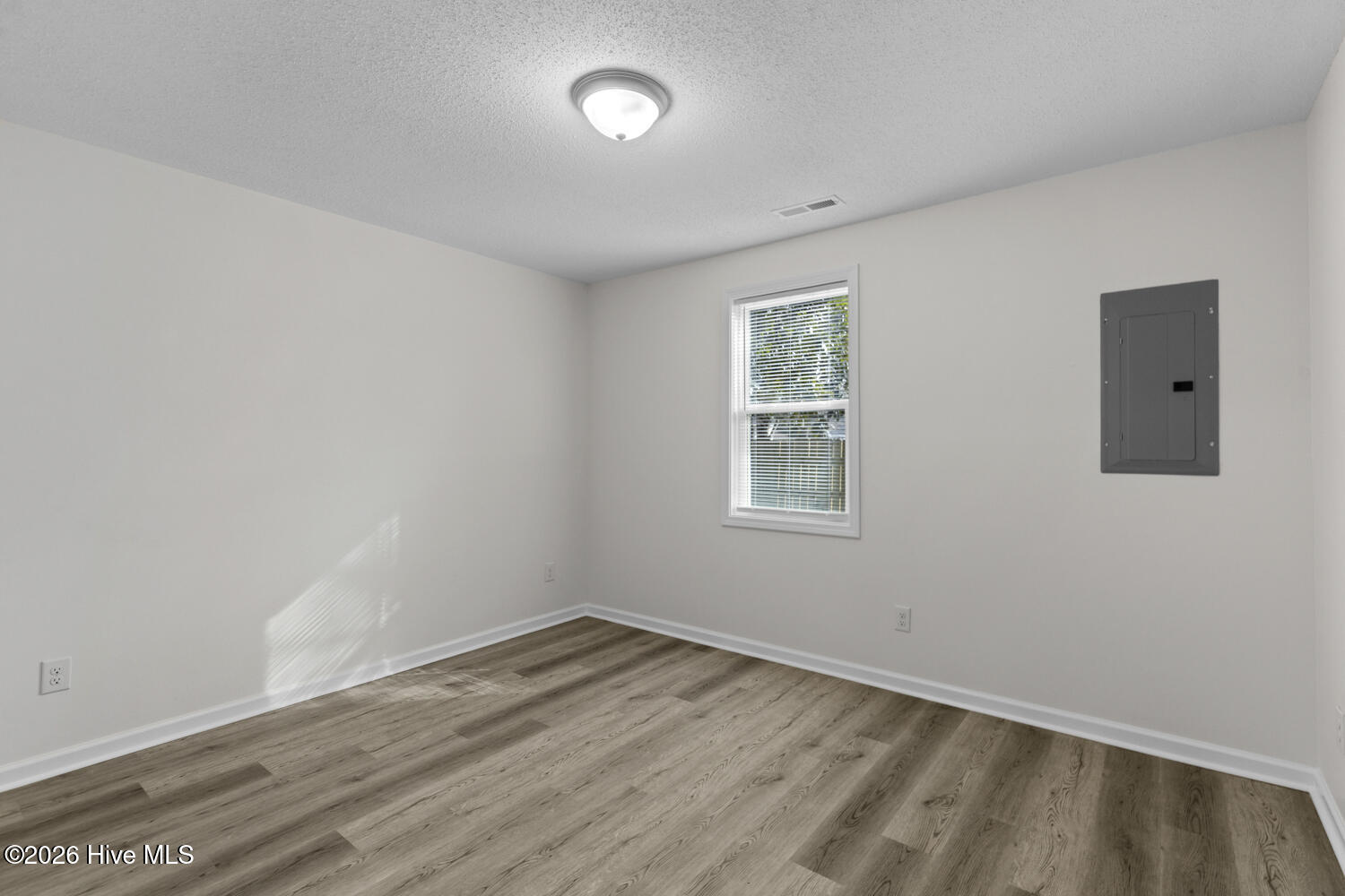 100552070 | Photo 19