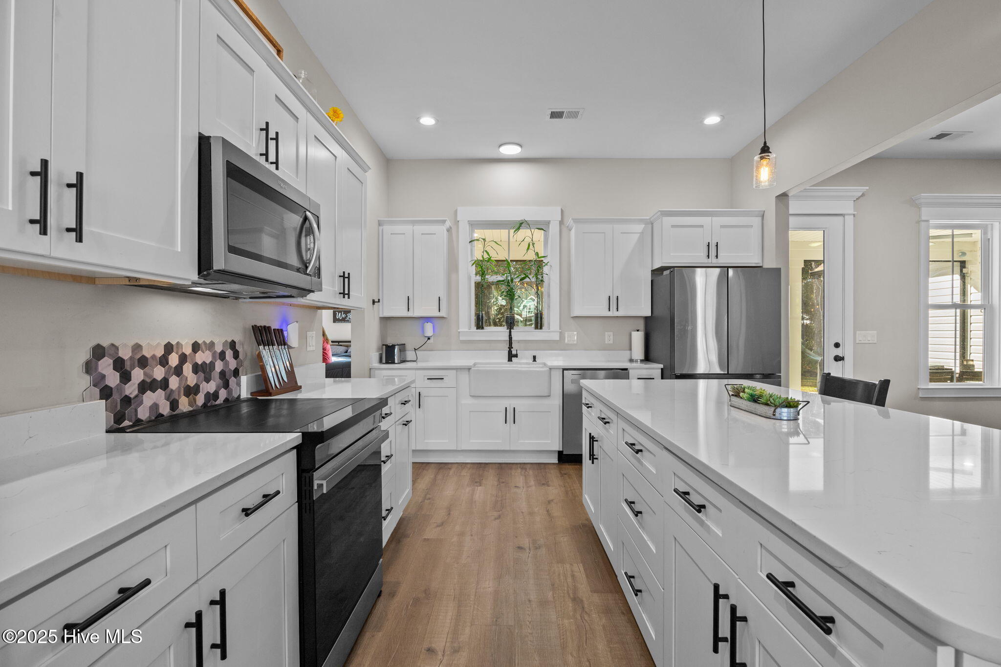 100543028 | Photo 12