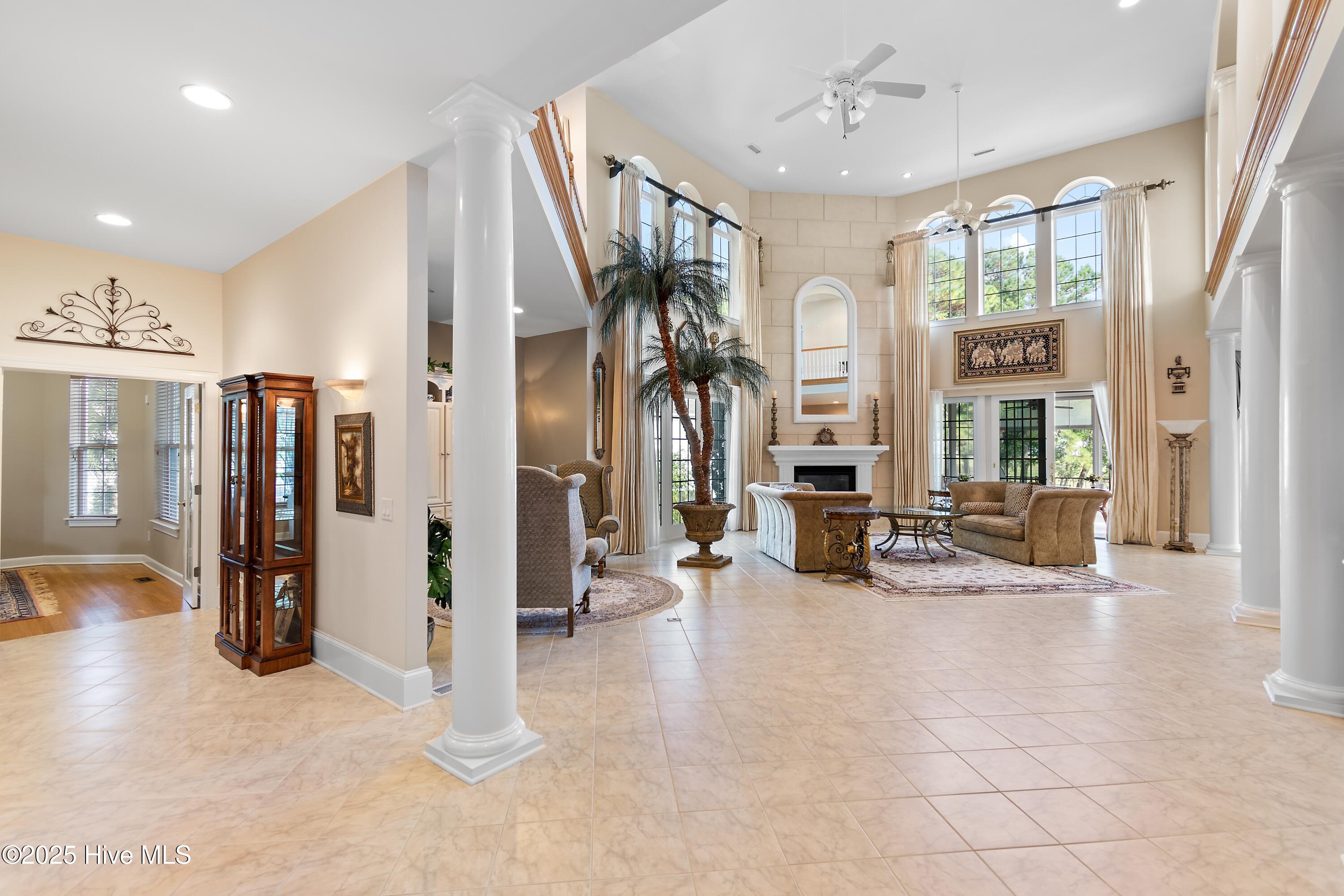 100498413 | Photo 10