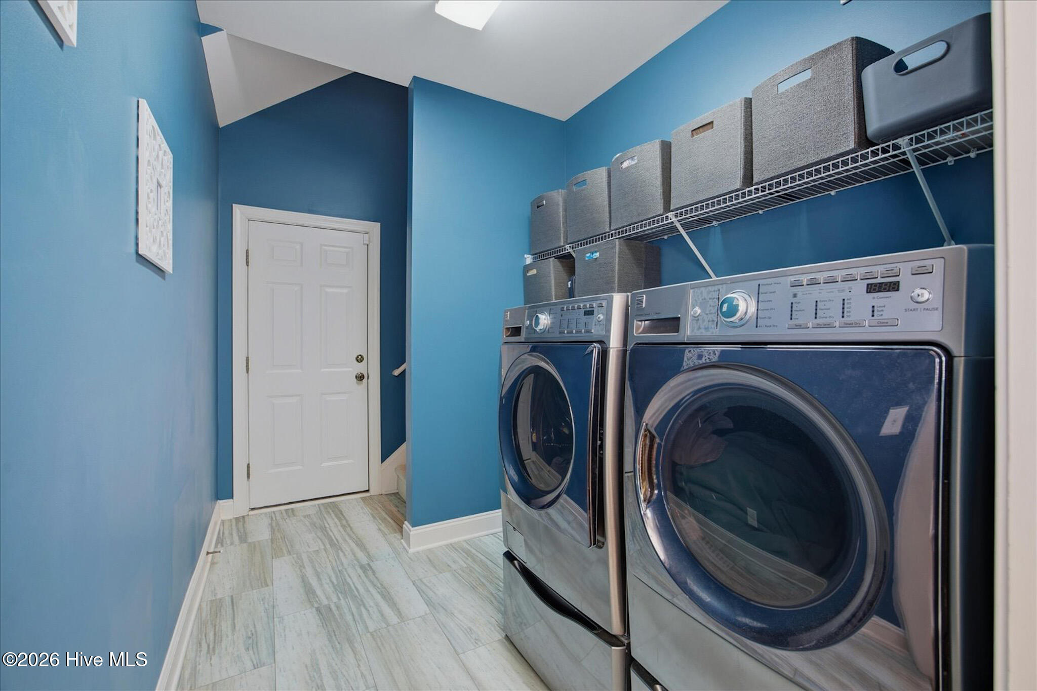 100554989 | Photo 35