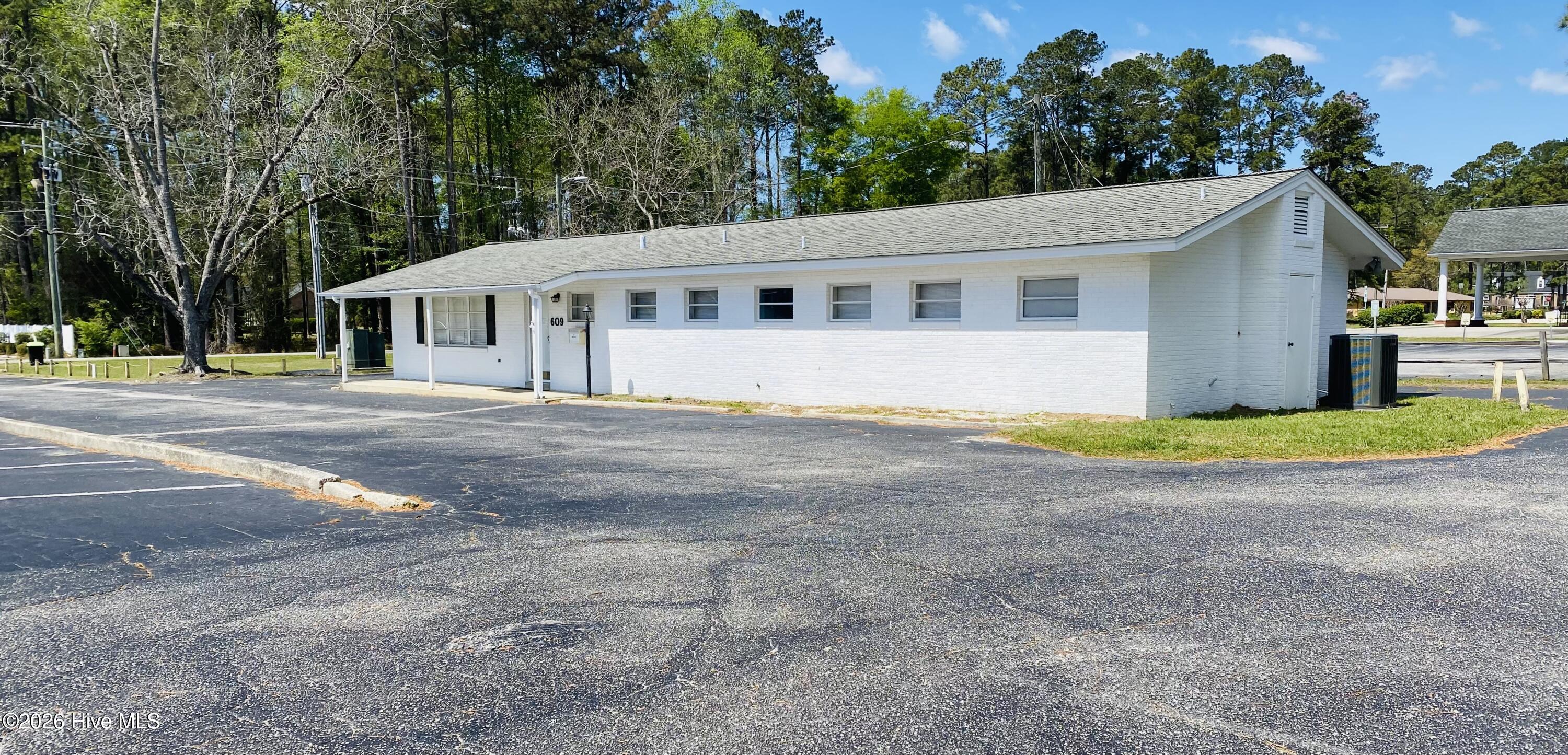 100563684 | Photo 12