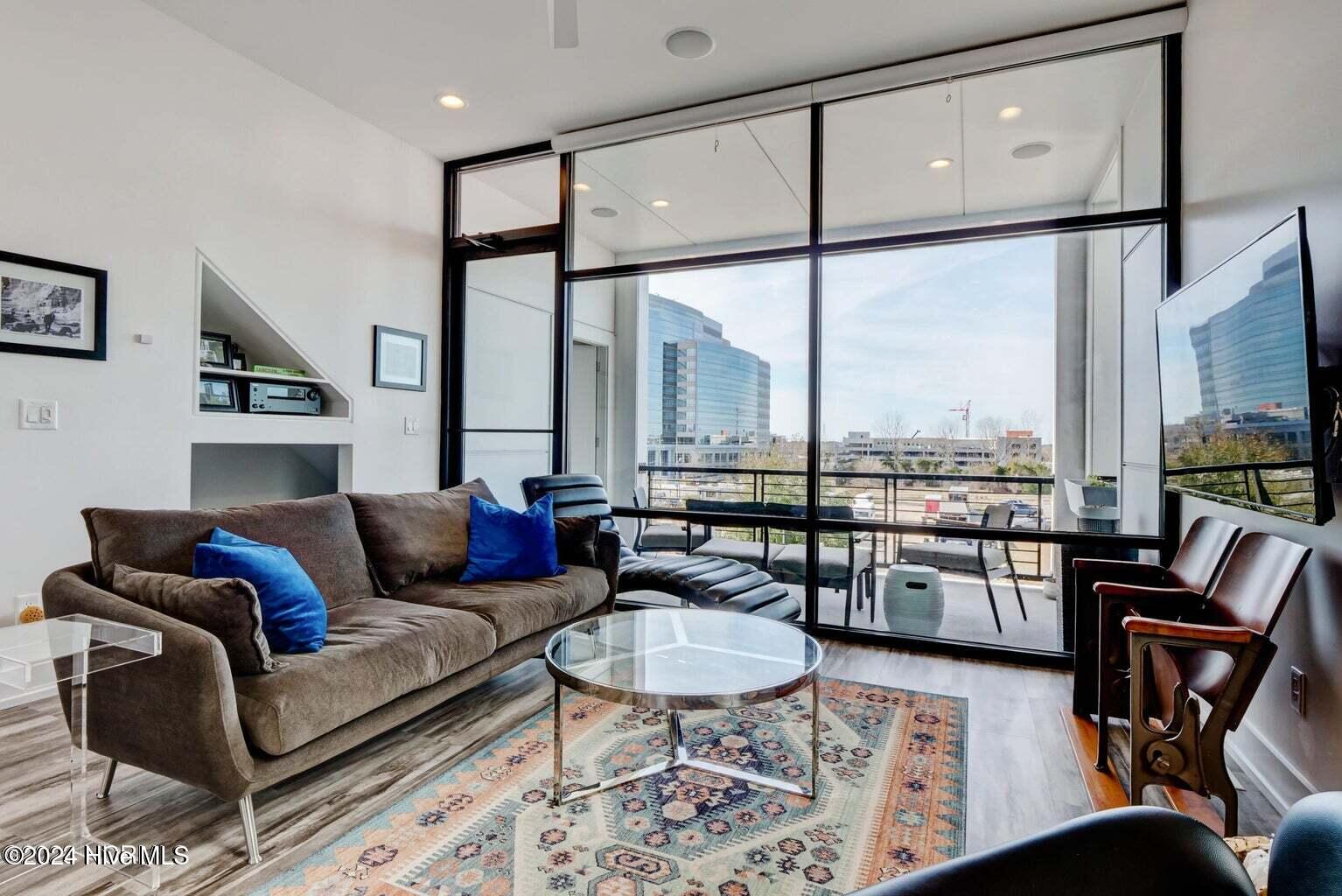 100548668 | Photo 12