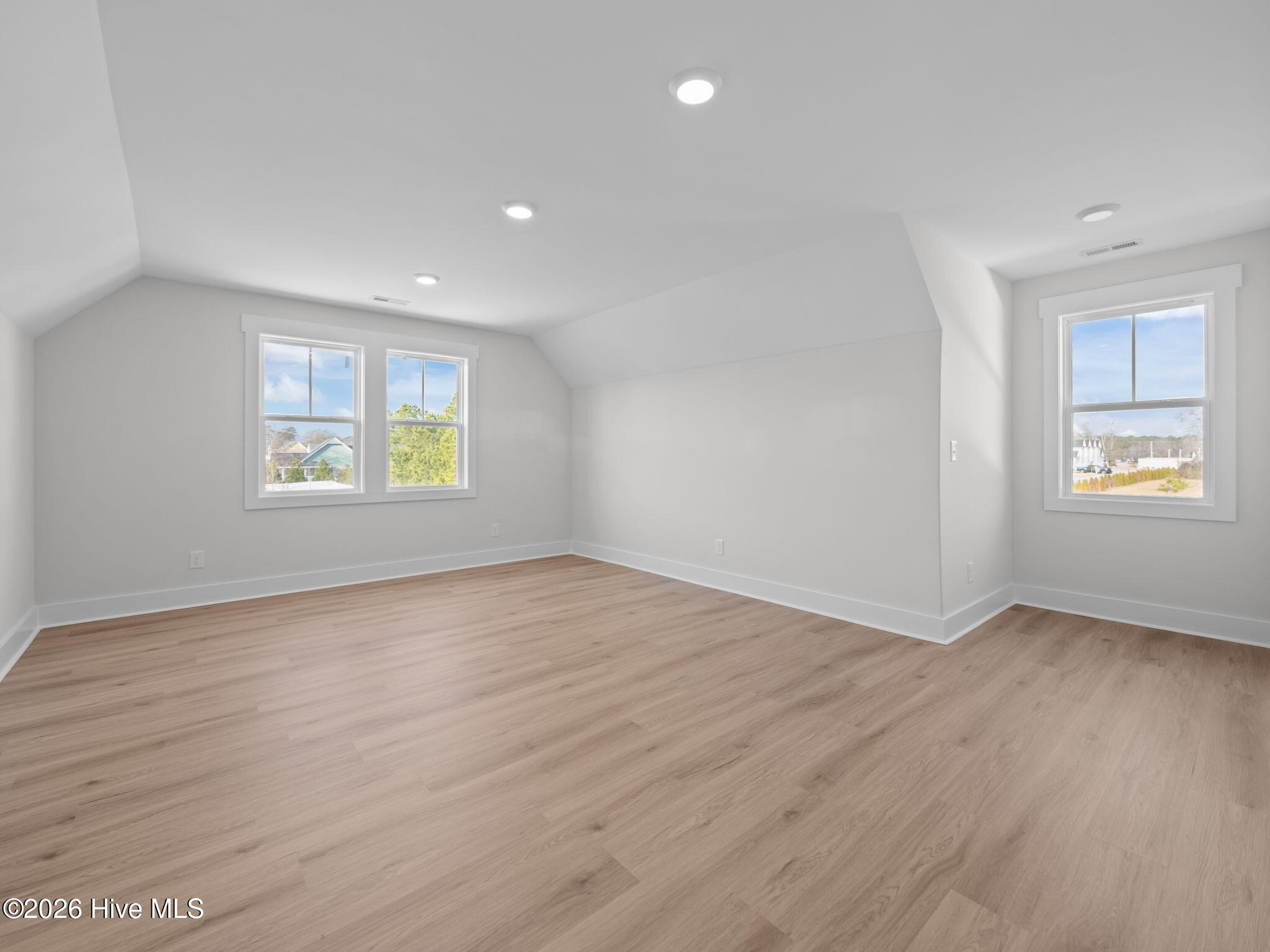 100543502 | Photo 35