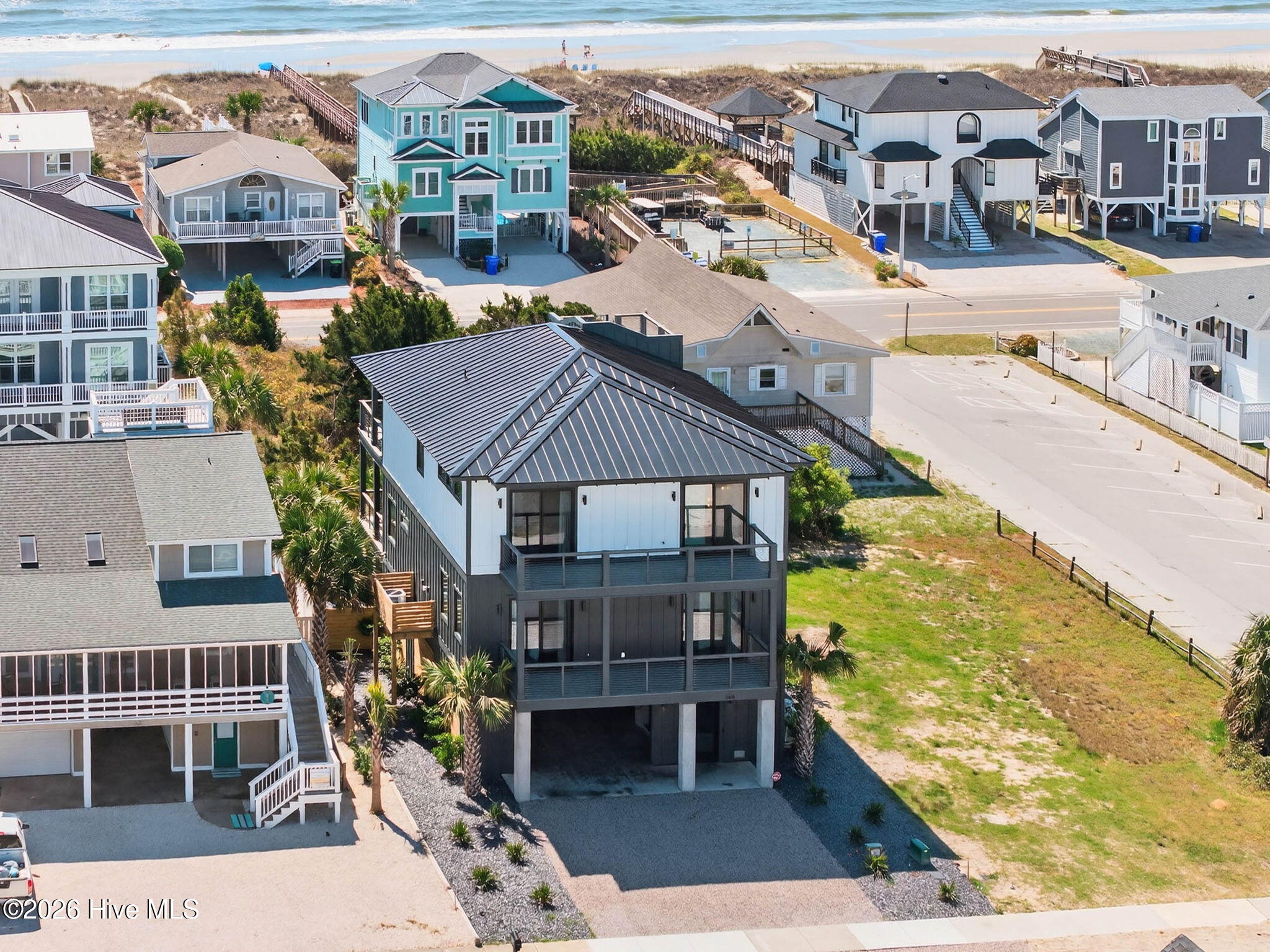 100565153 | Photo 63