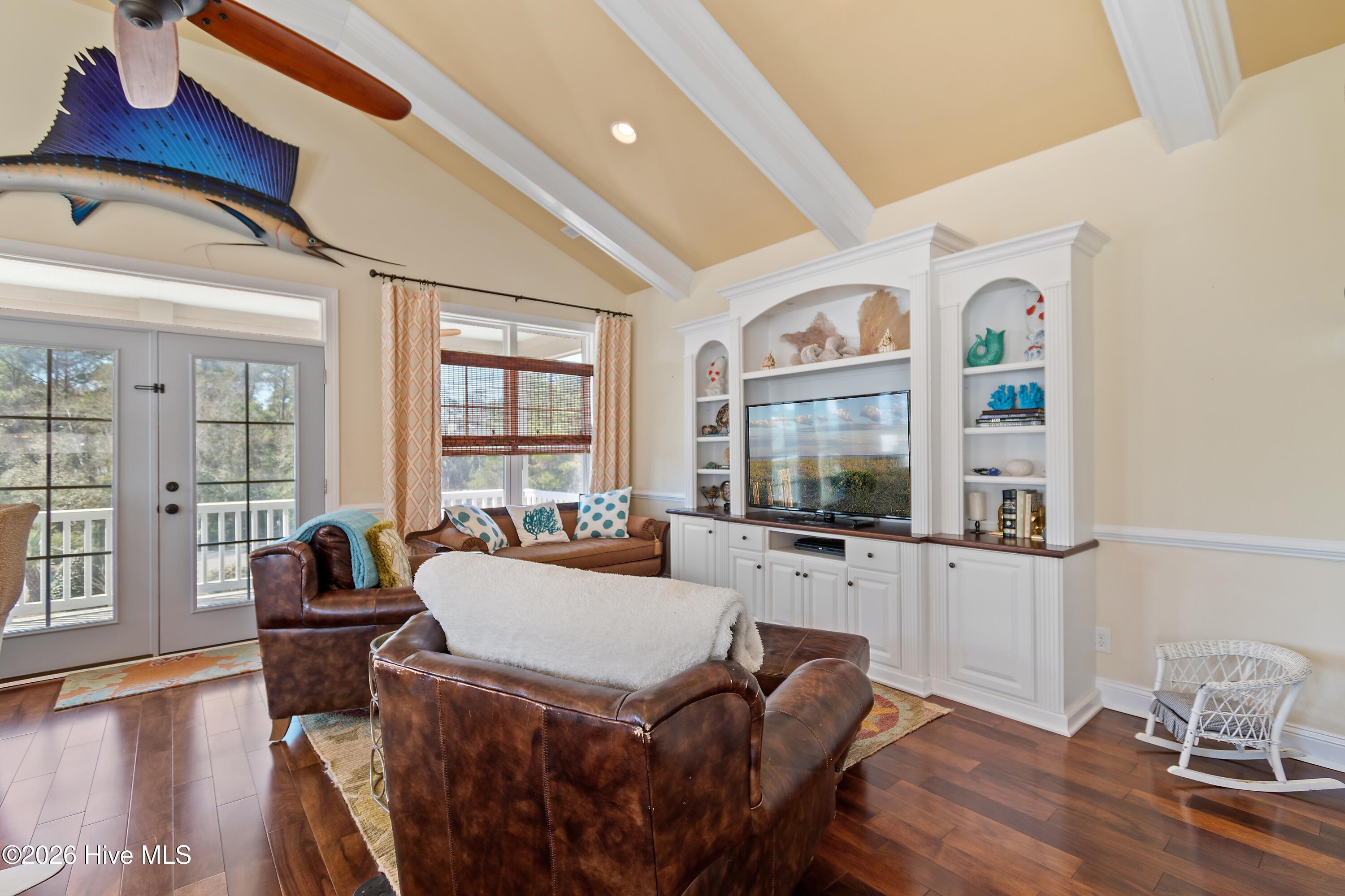 100558702 | Photo 16