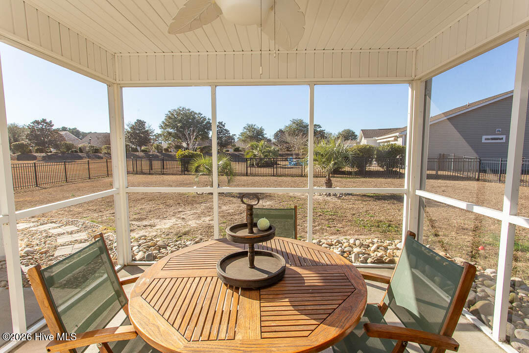 100554987 | Photo 33