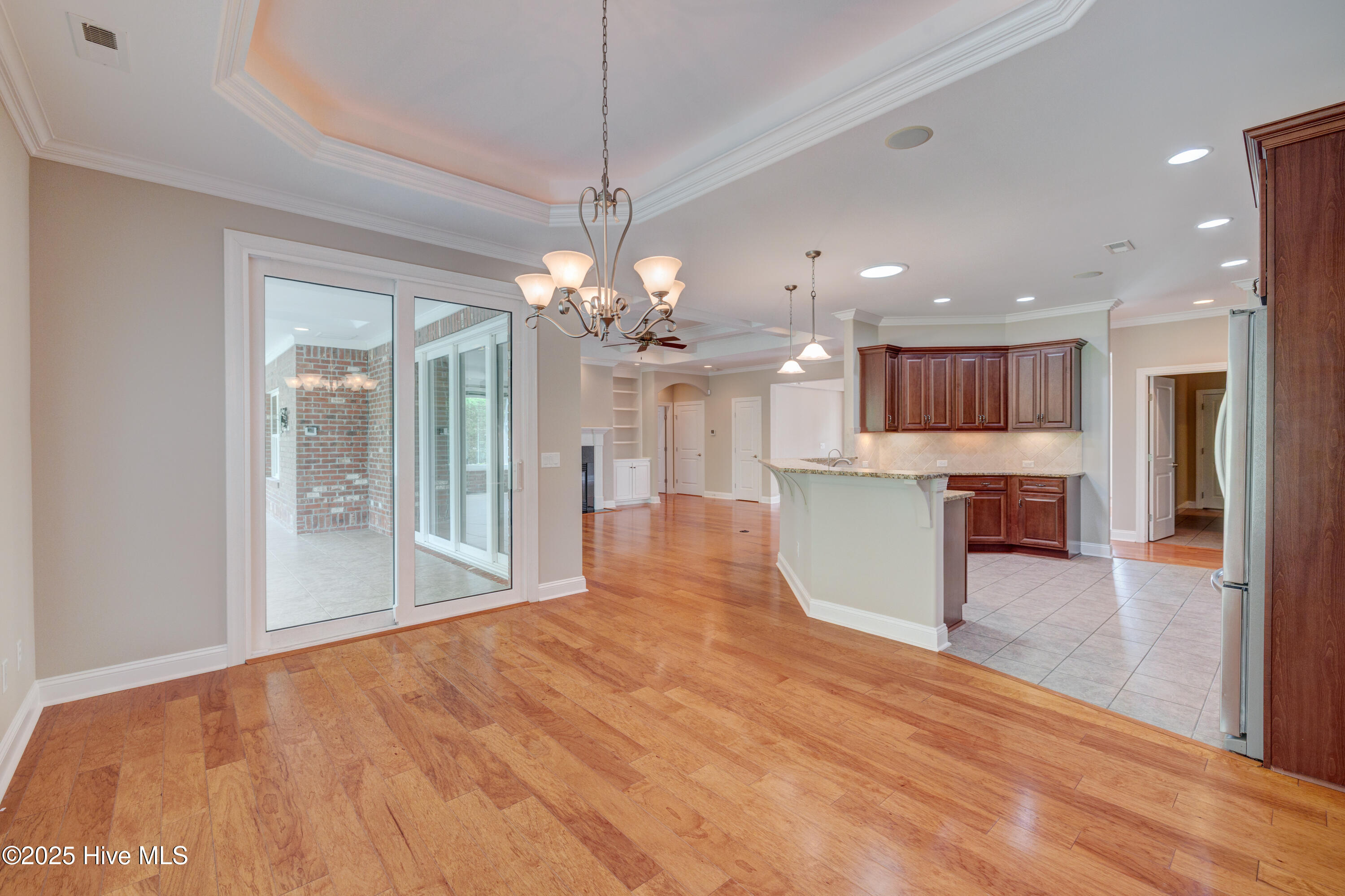 100527898 | Photo 18