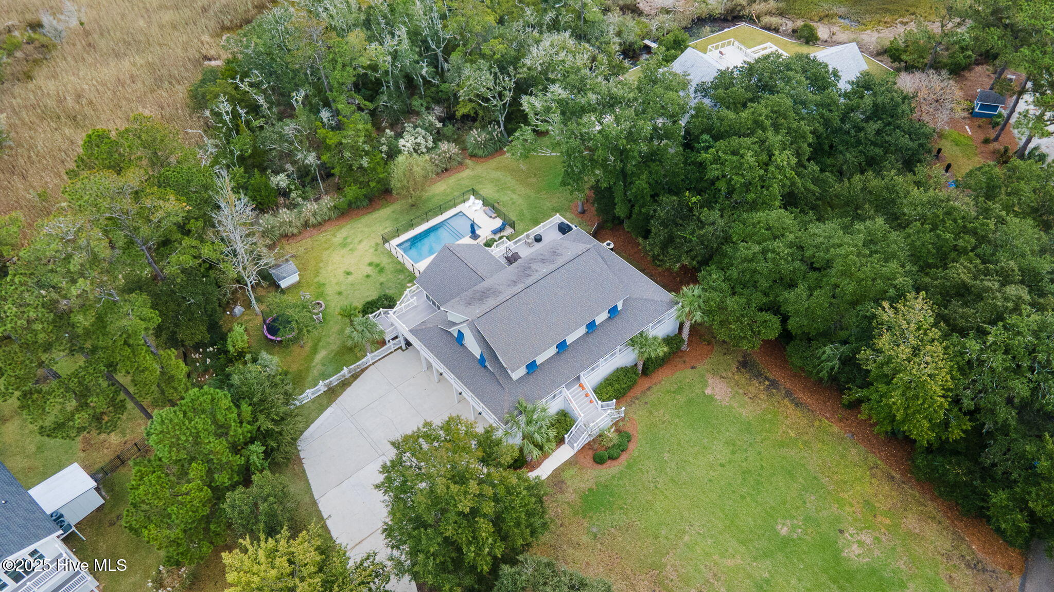 100548245 | Photo 59