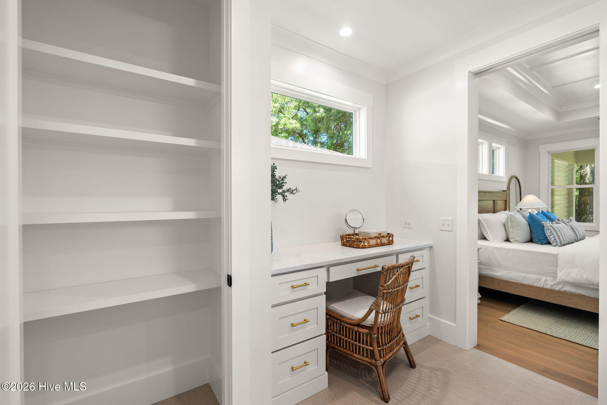 100568916 | Photo 40