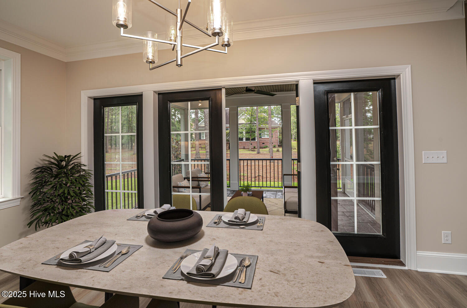 100518368 | Photo 74