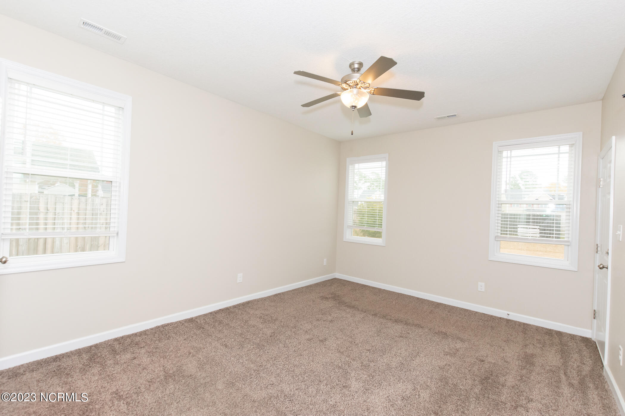 100543785 | Photo 30