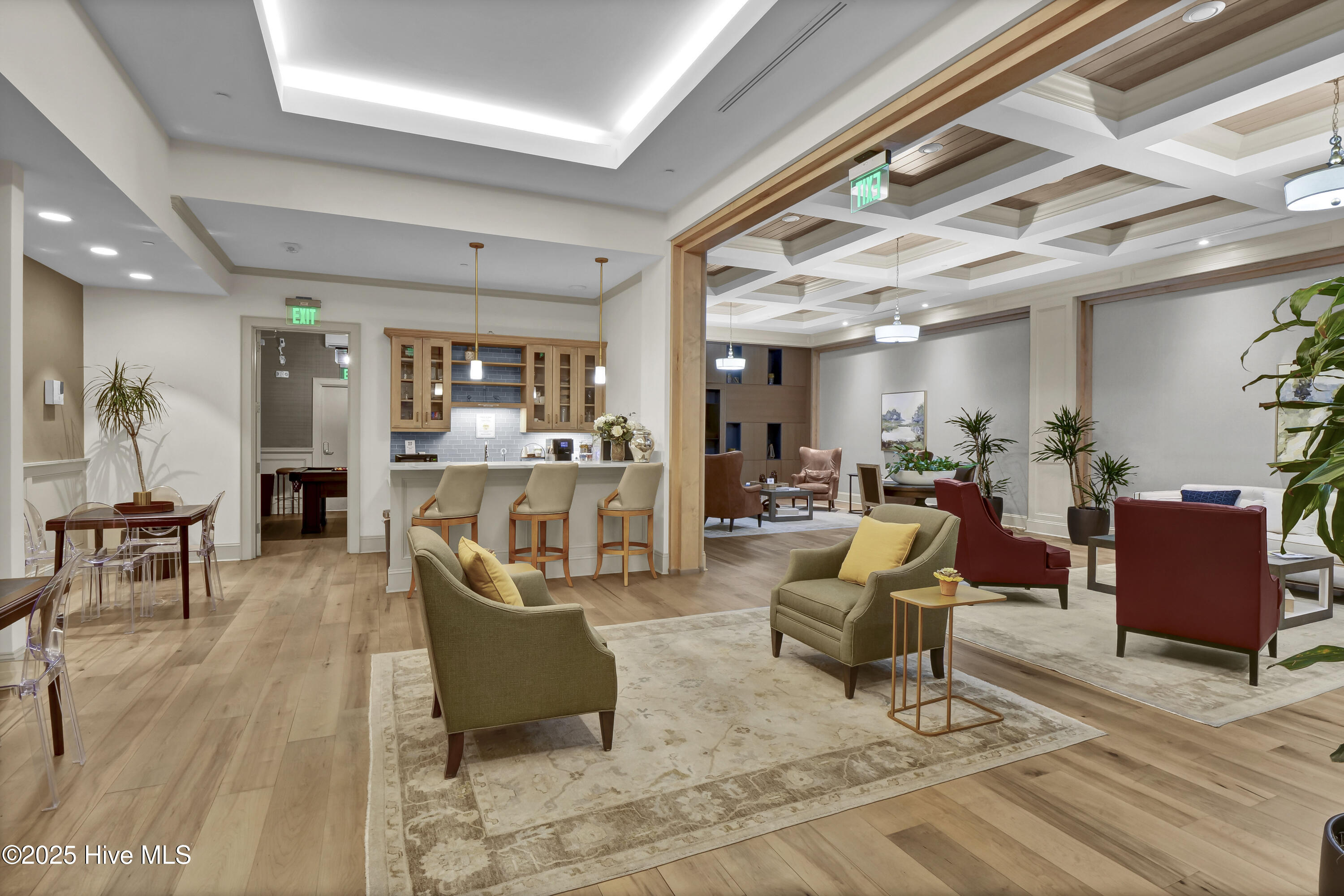 100563569 | Photo 38