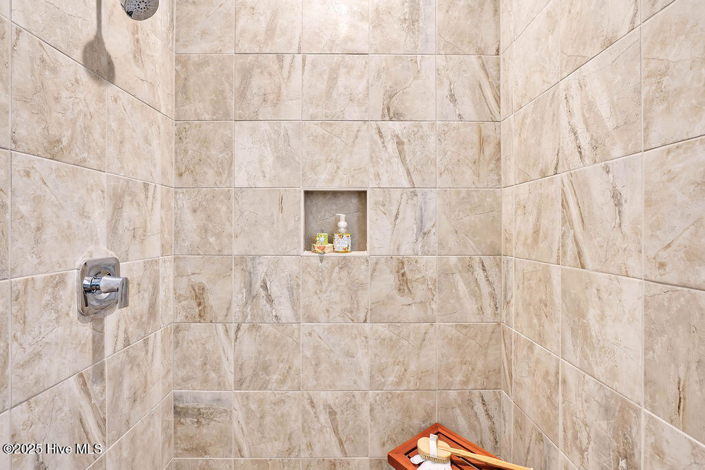 100441833 | Photo 32