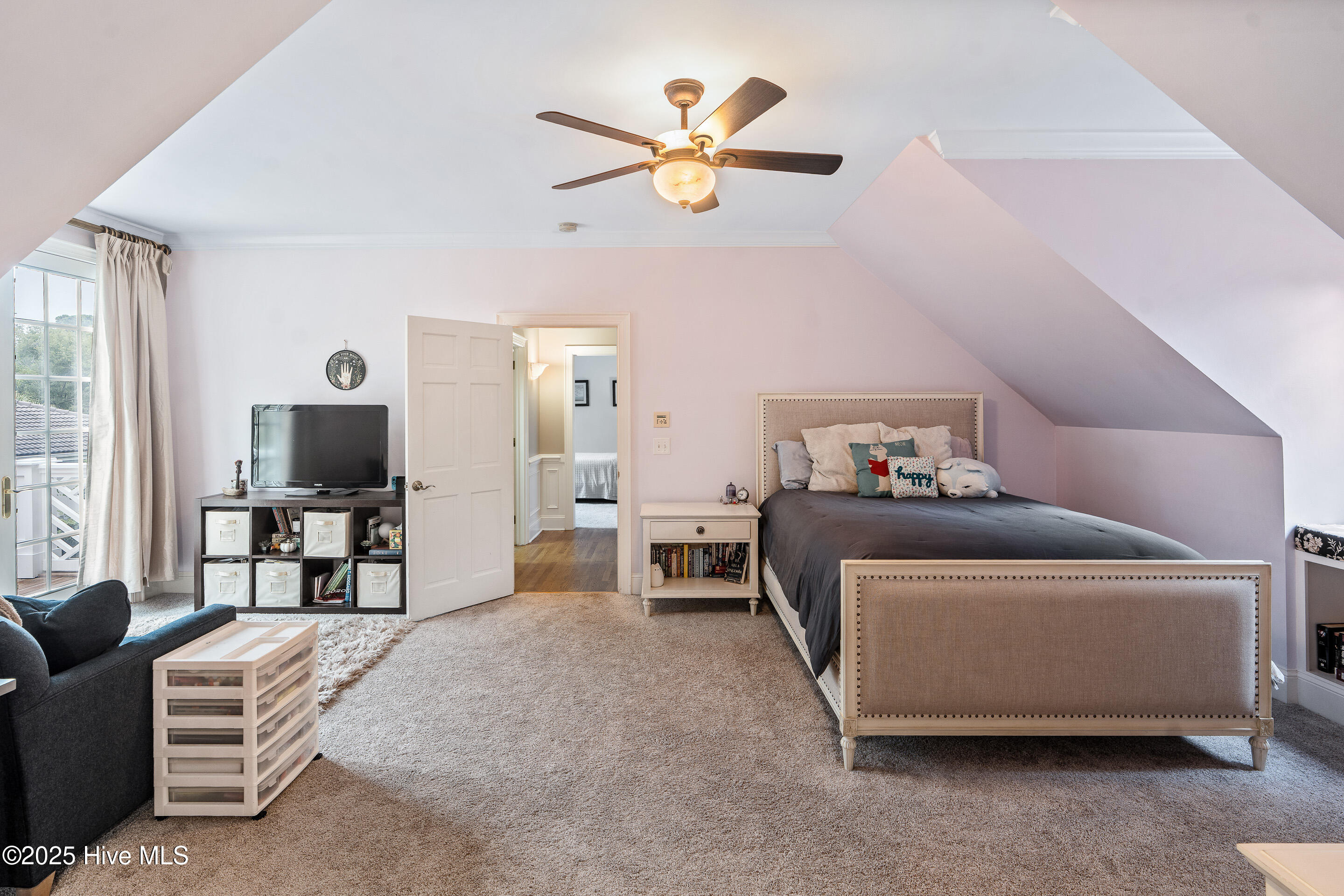 100530857 | Photo 57