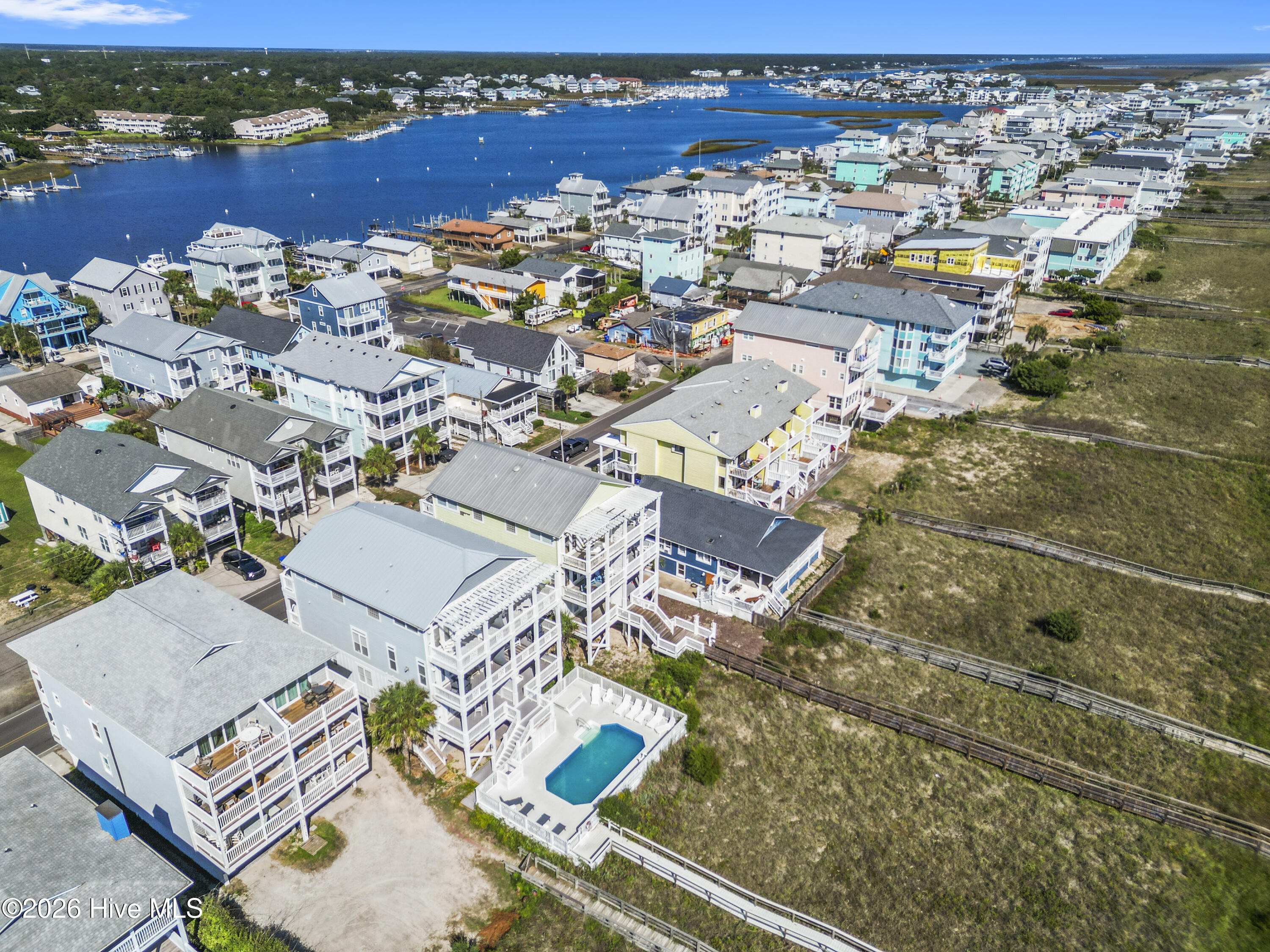 100550825 | Photo 62