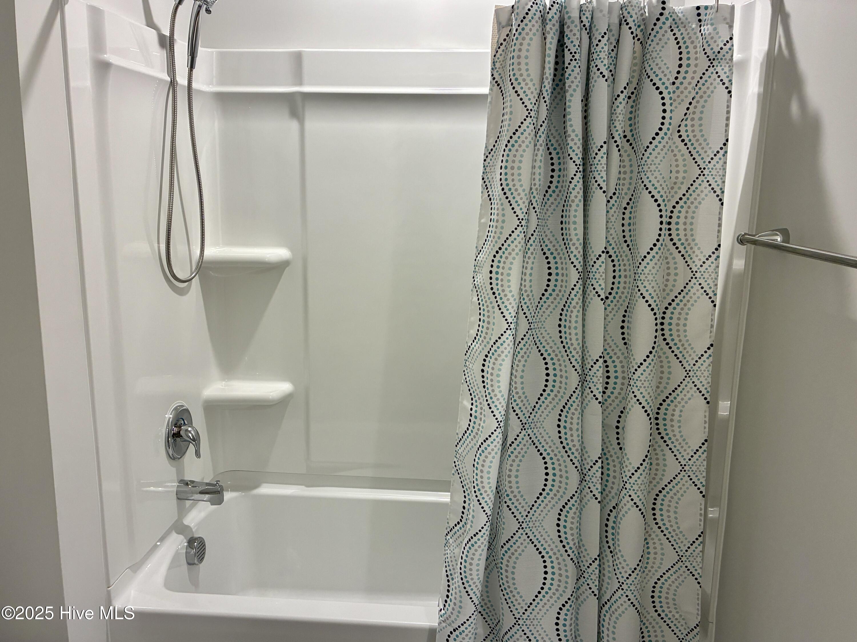 100569016 | Photo 33