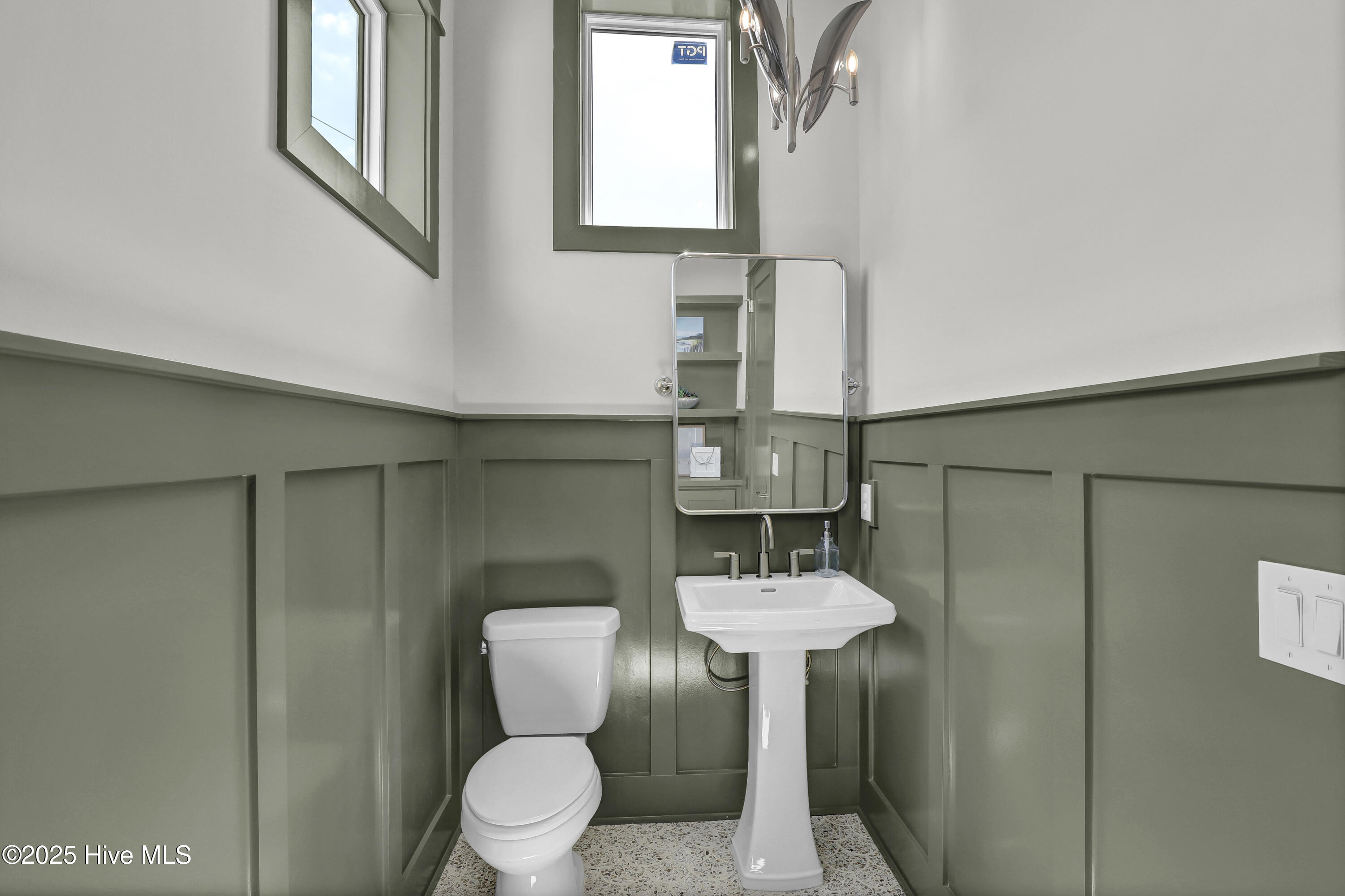 100555615 | Photo 44