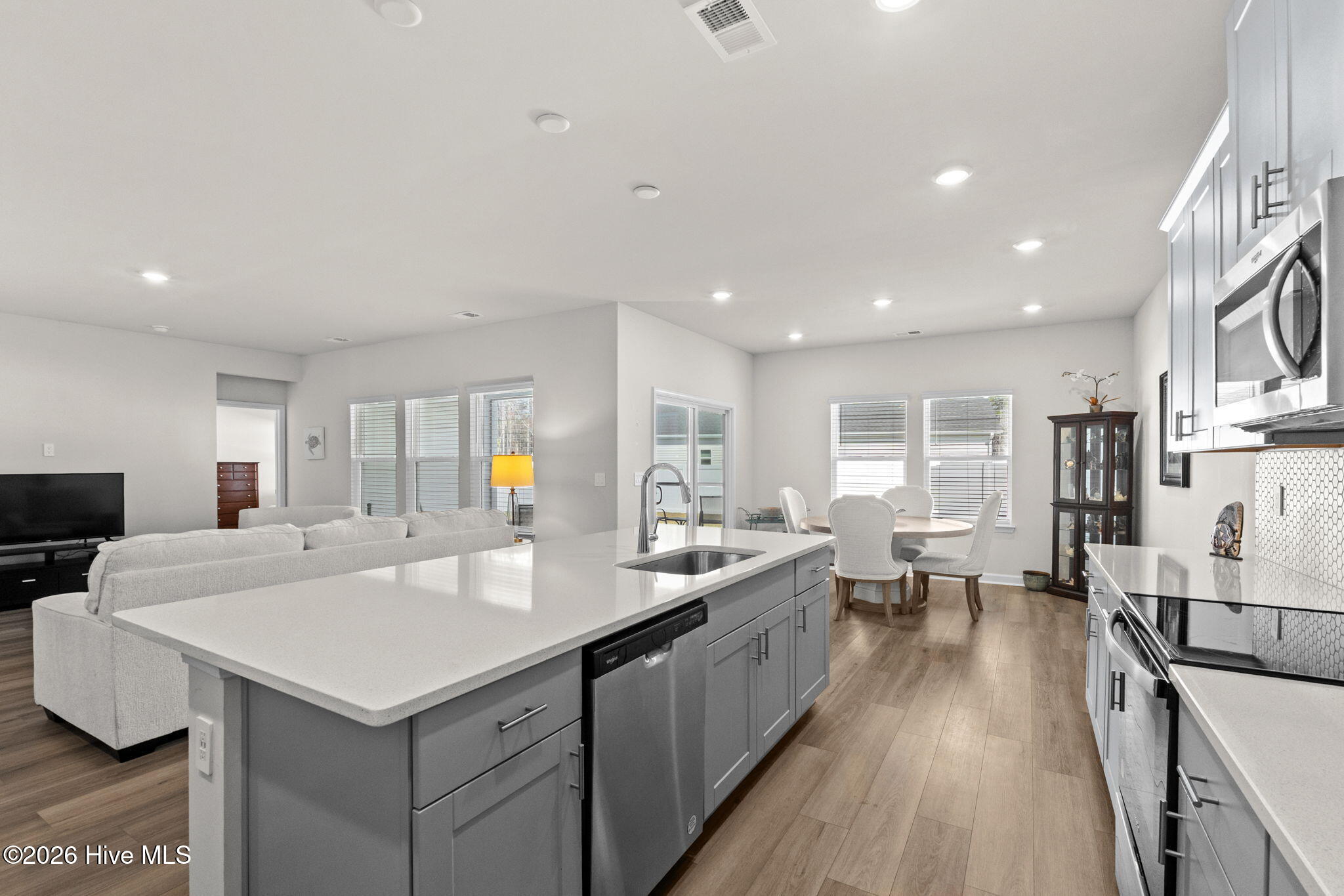 100563775 | Photo 13