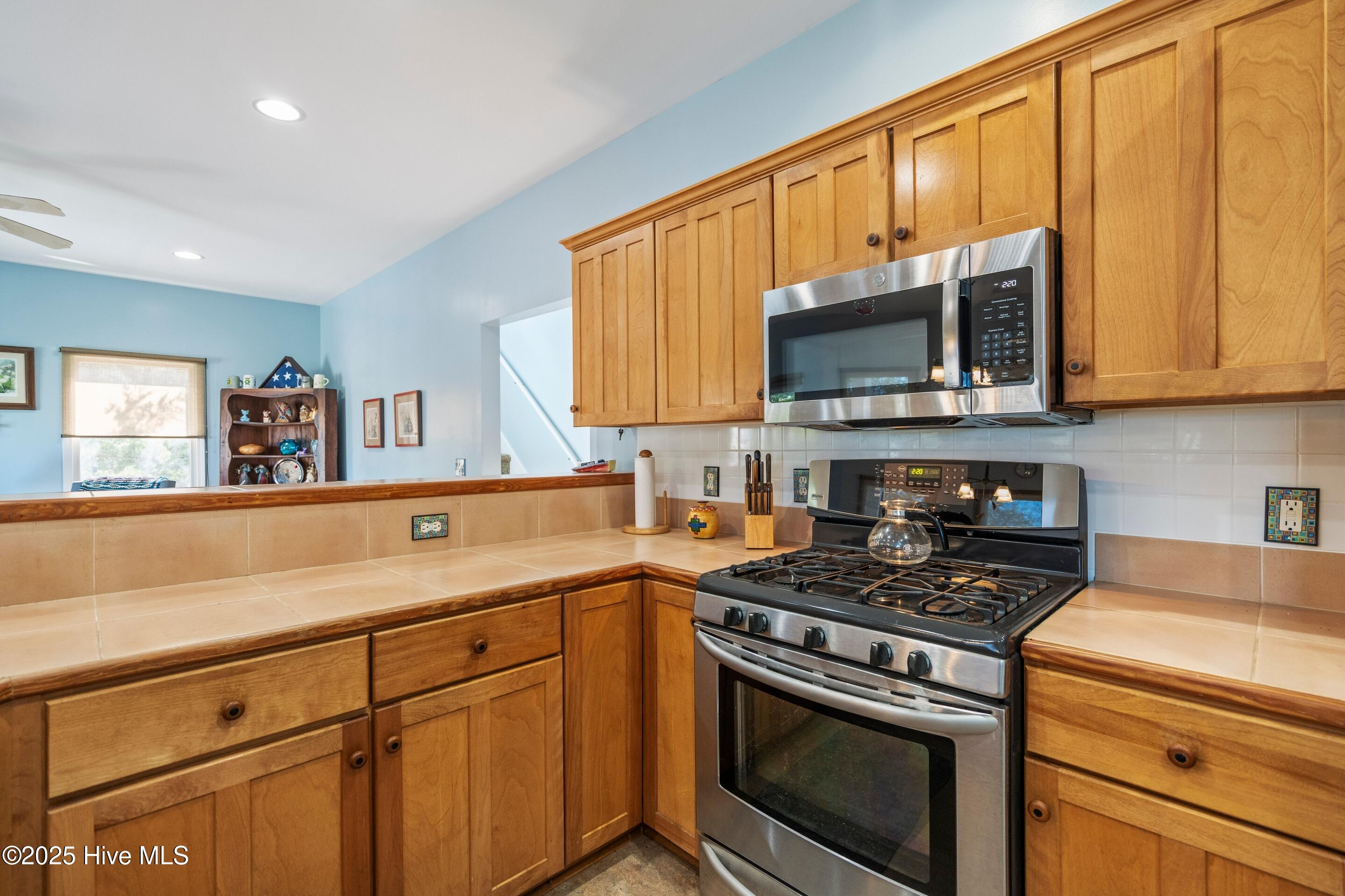 100535794 | Photo 16