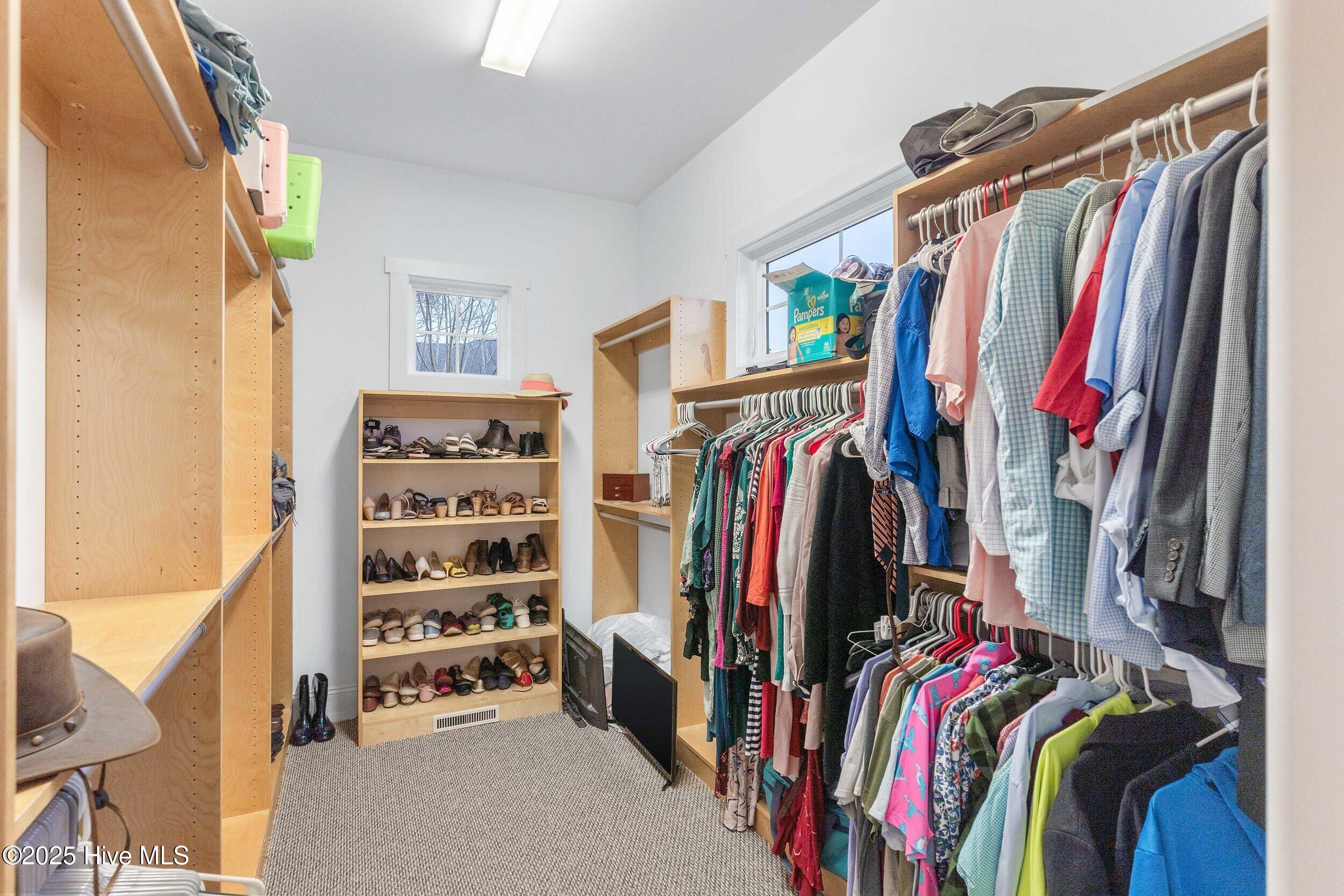 100524875 | Photo 25