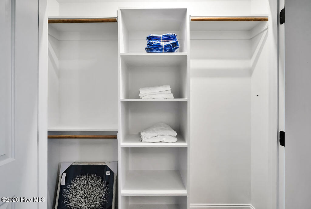 100566237 | Photo 16